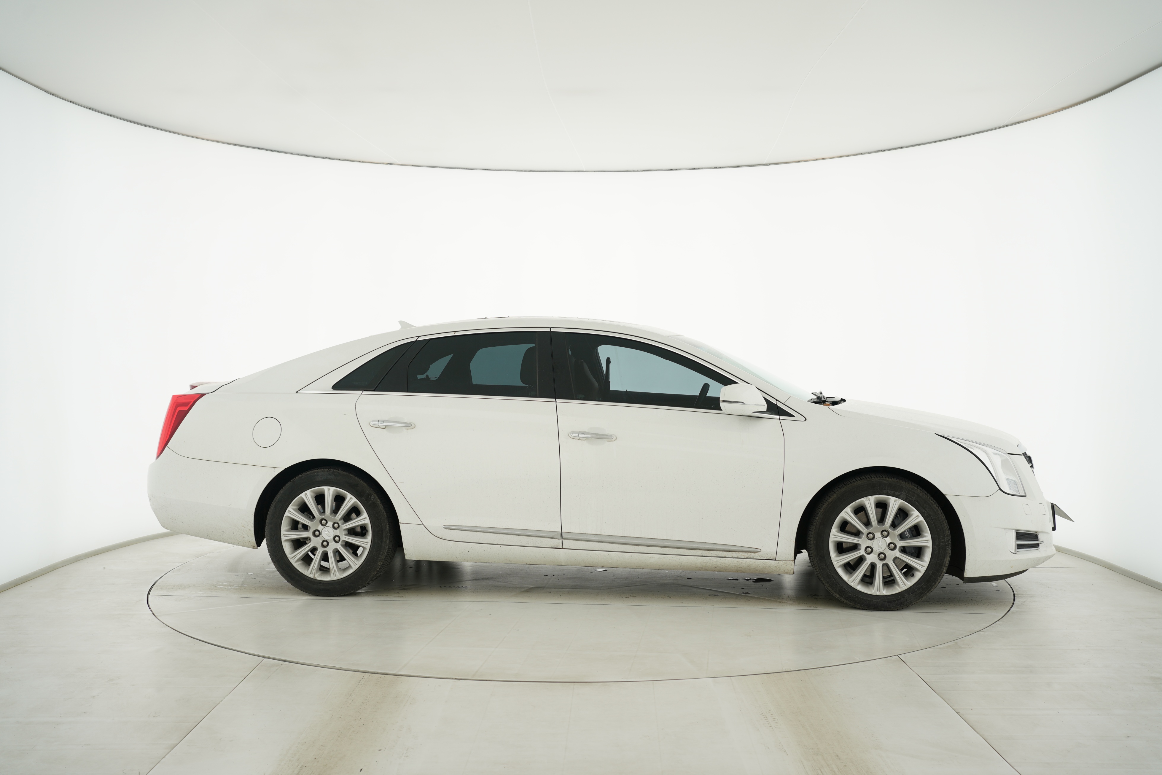 Cadillac XTS 2016 — фото 11