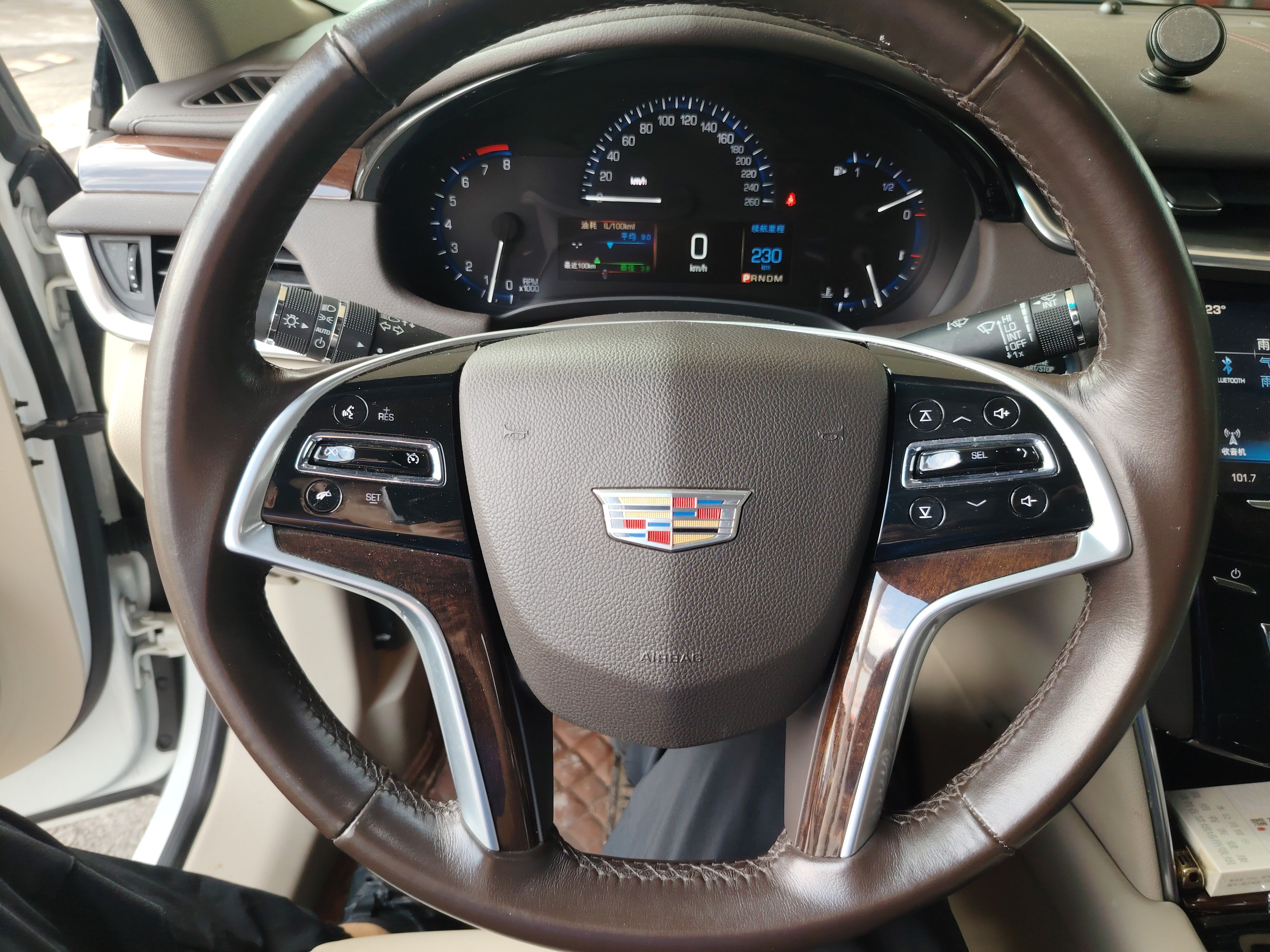 Cadillac XTS 2016 — фото 15
