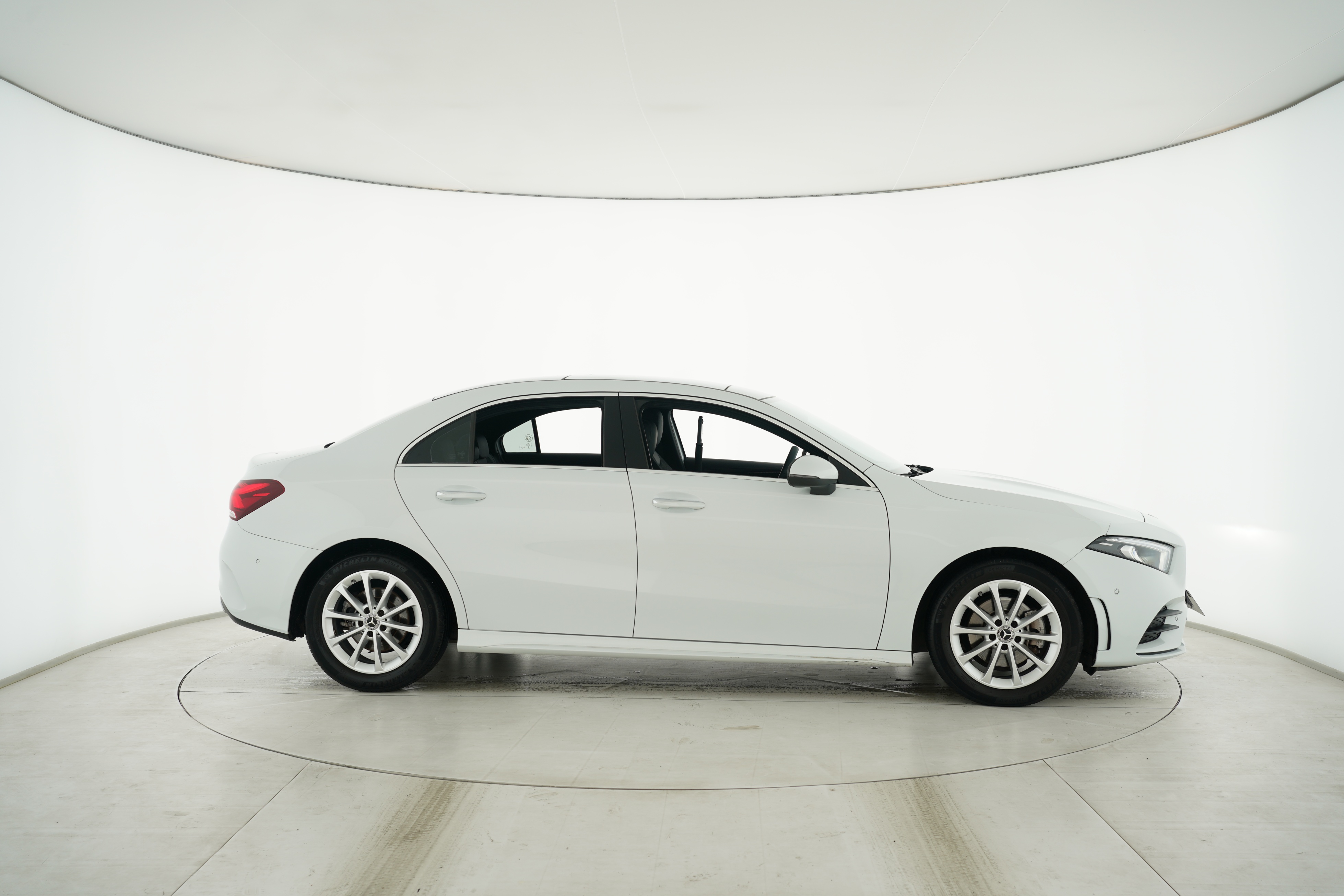 Mercedes Benz A-Class 2020 — фото 11