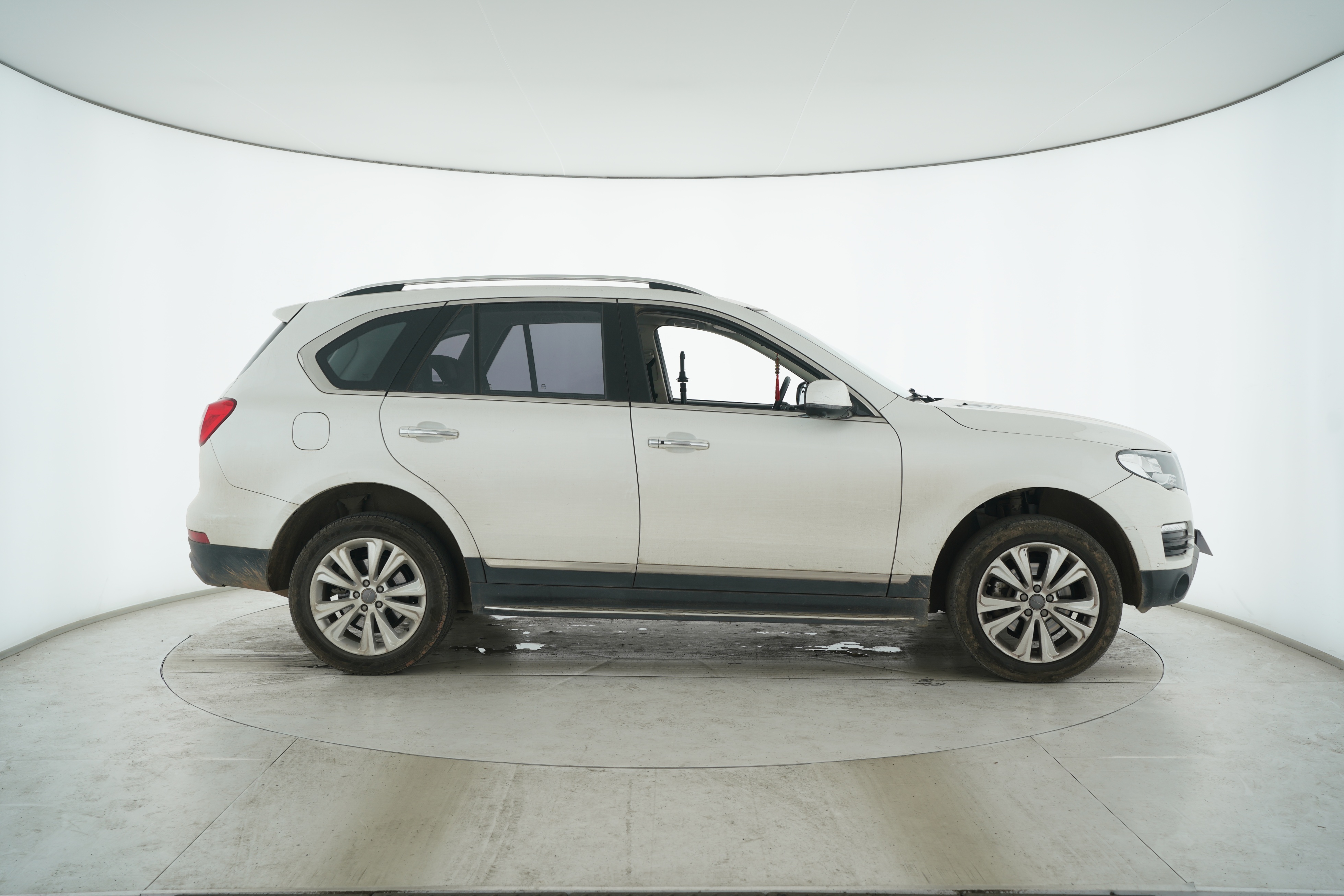 HAVAL H8 2017 — фото 11