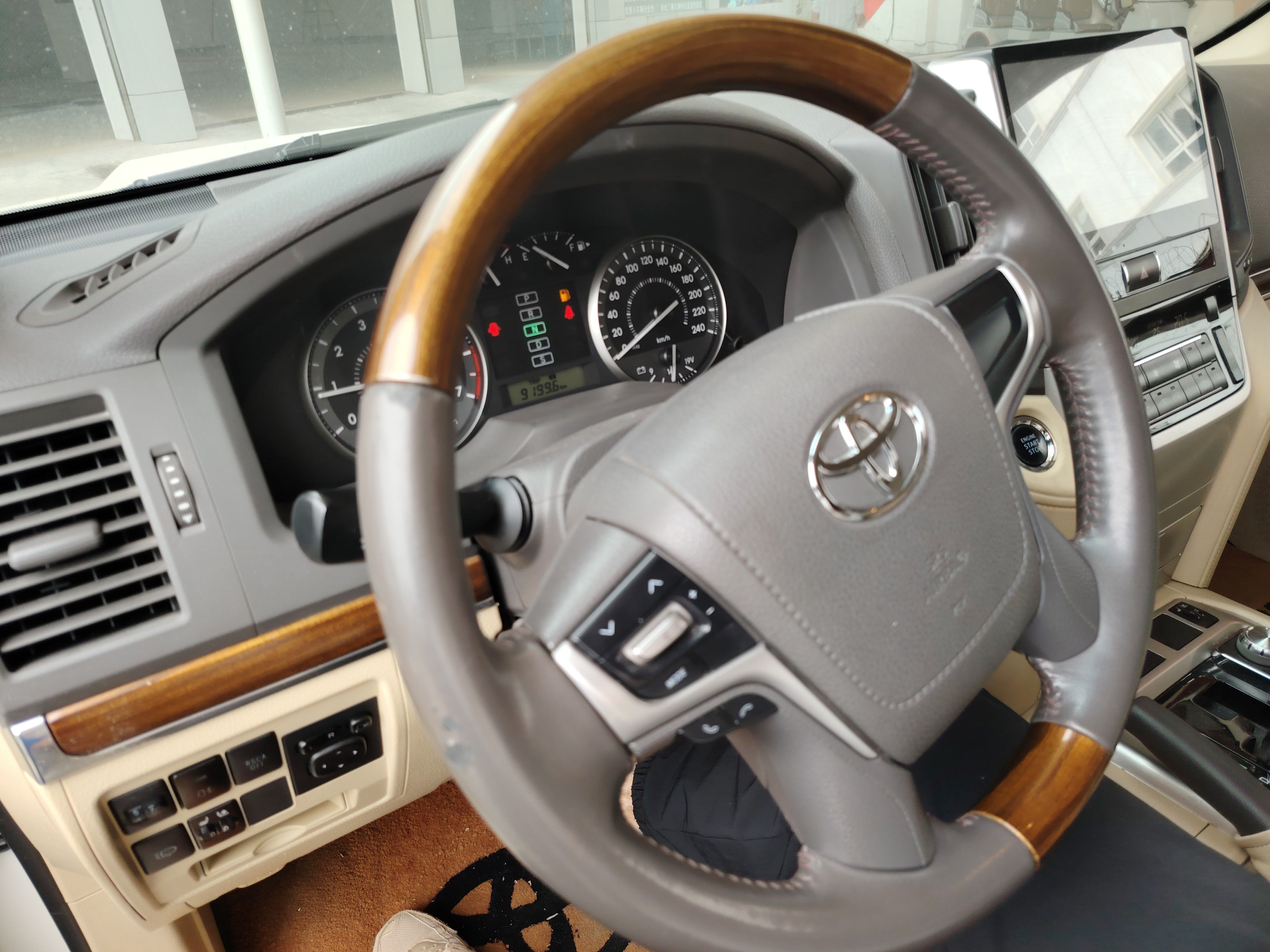 Toyota Land Cruiser (Imported) 2016 — фото 15