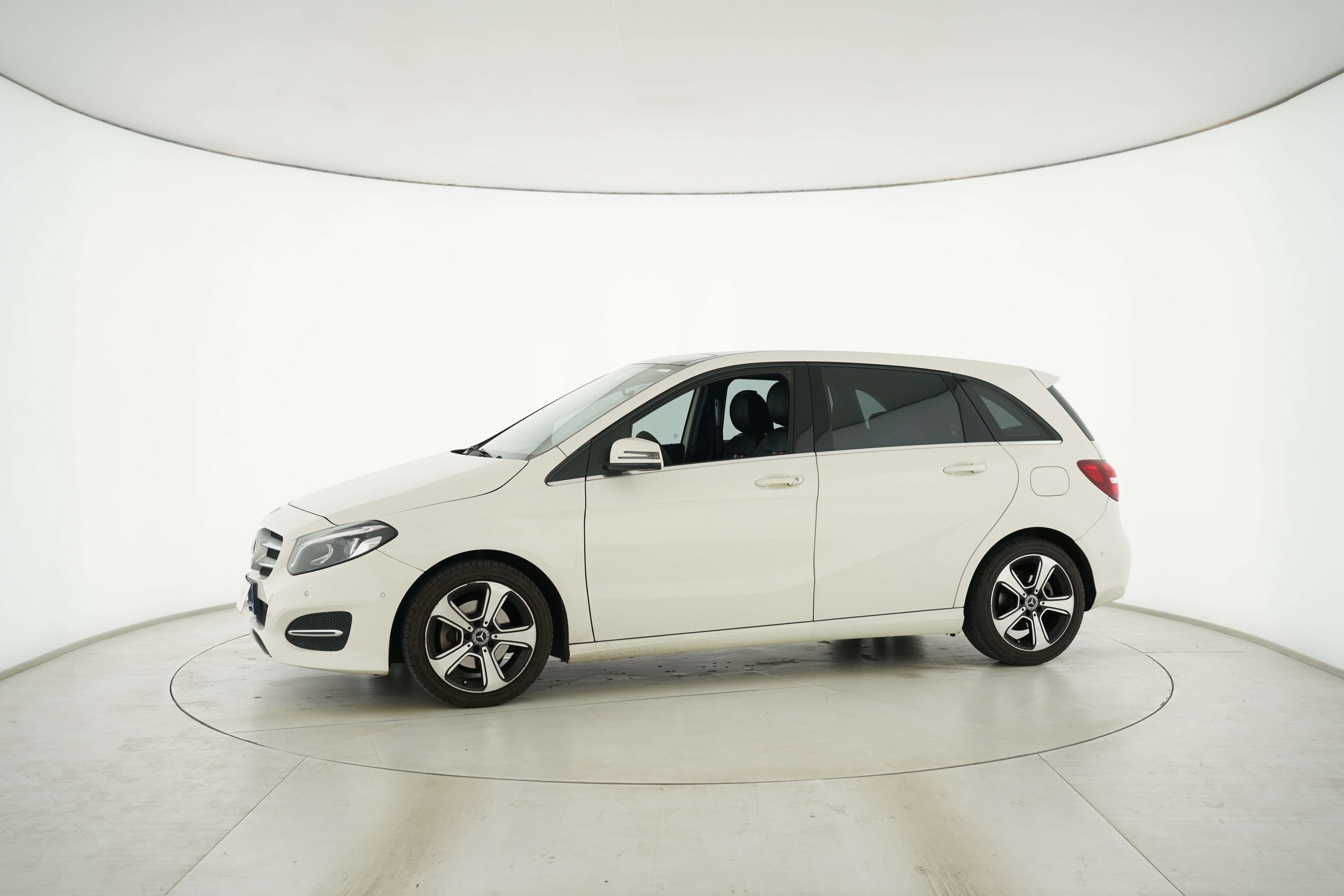 Mercedes Benz B-Class 2023 — фото 7