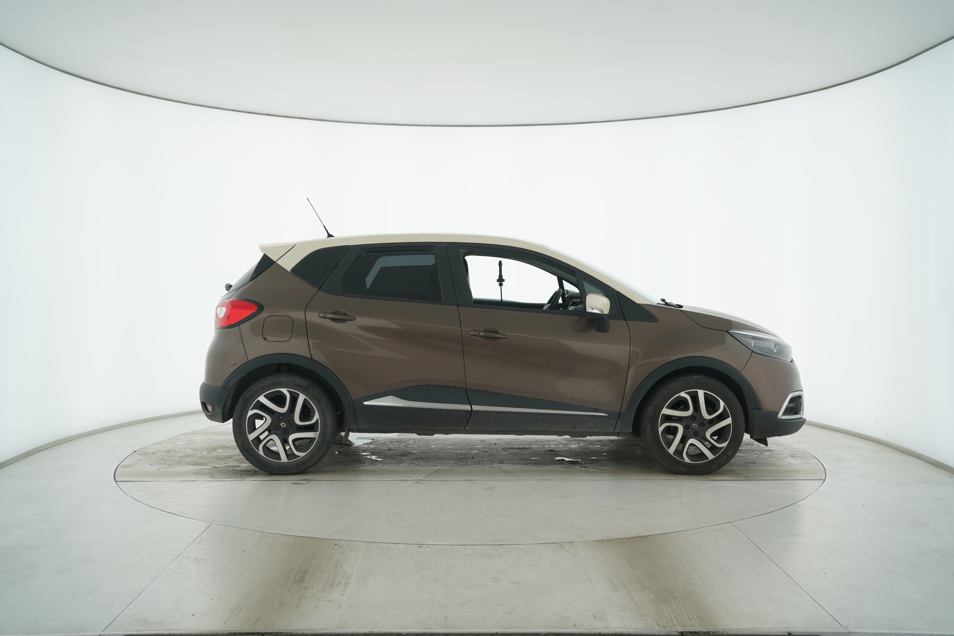 Renault Kabin 2015 — фото 11