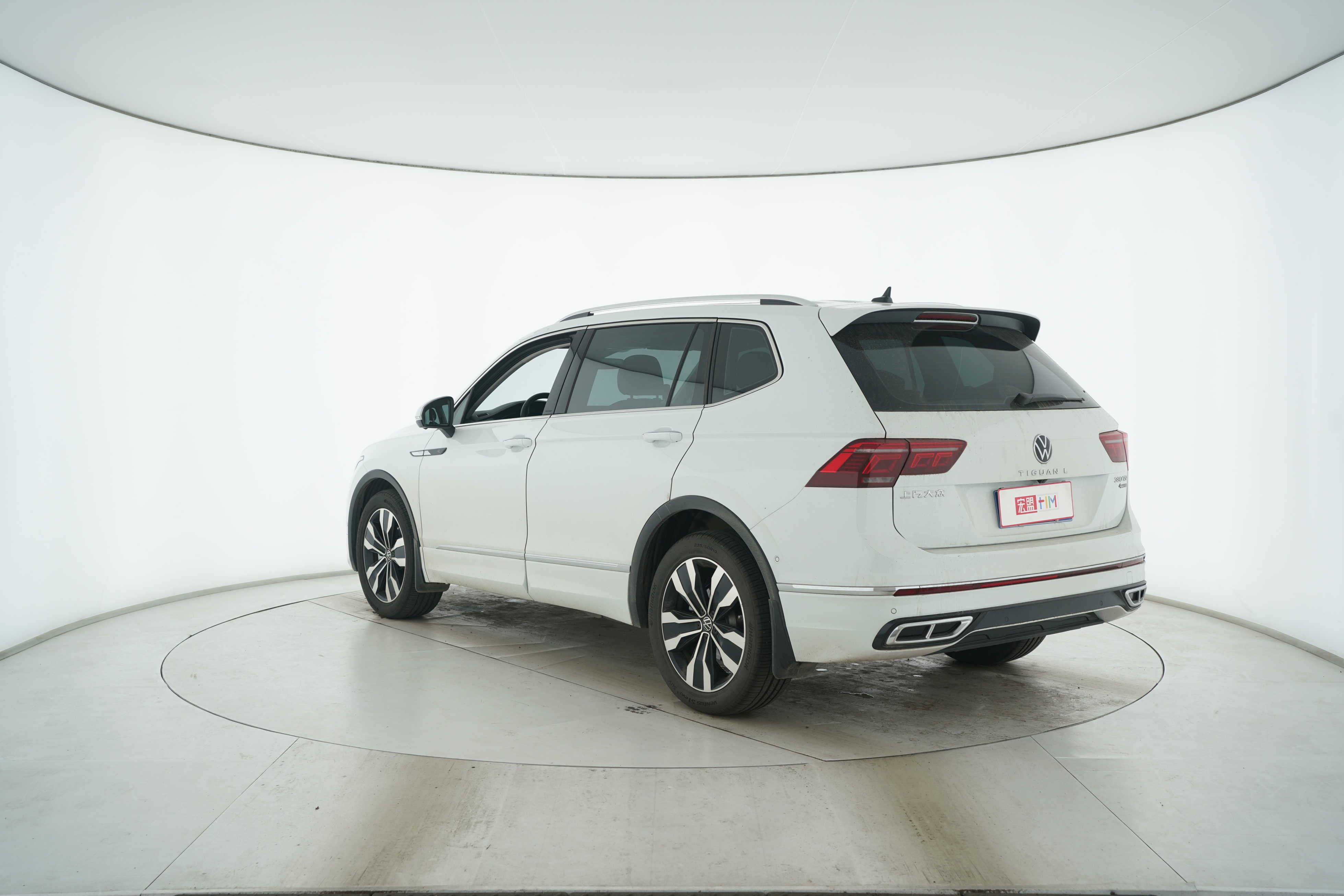 Volkswagen Tiguan L 2023 — фото 4