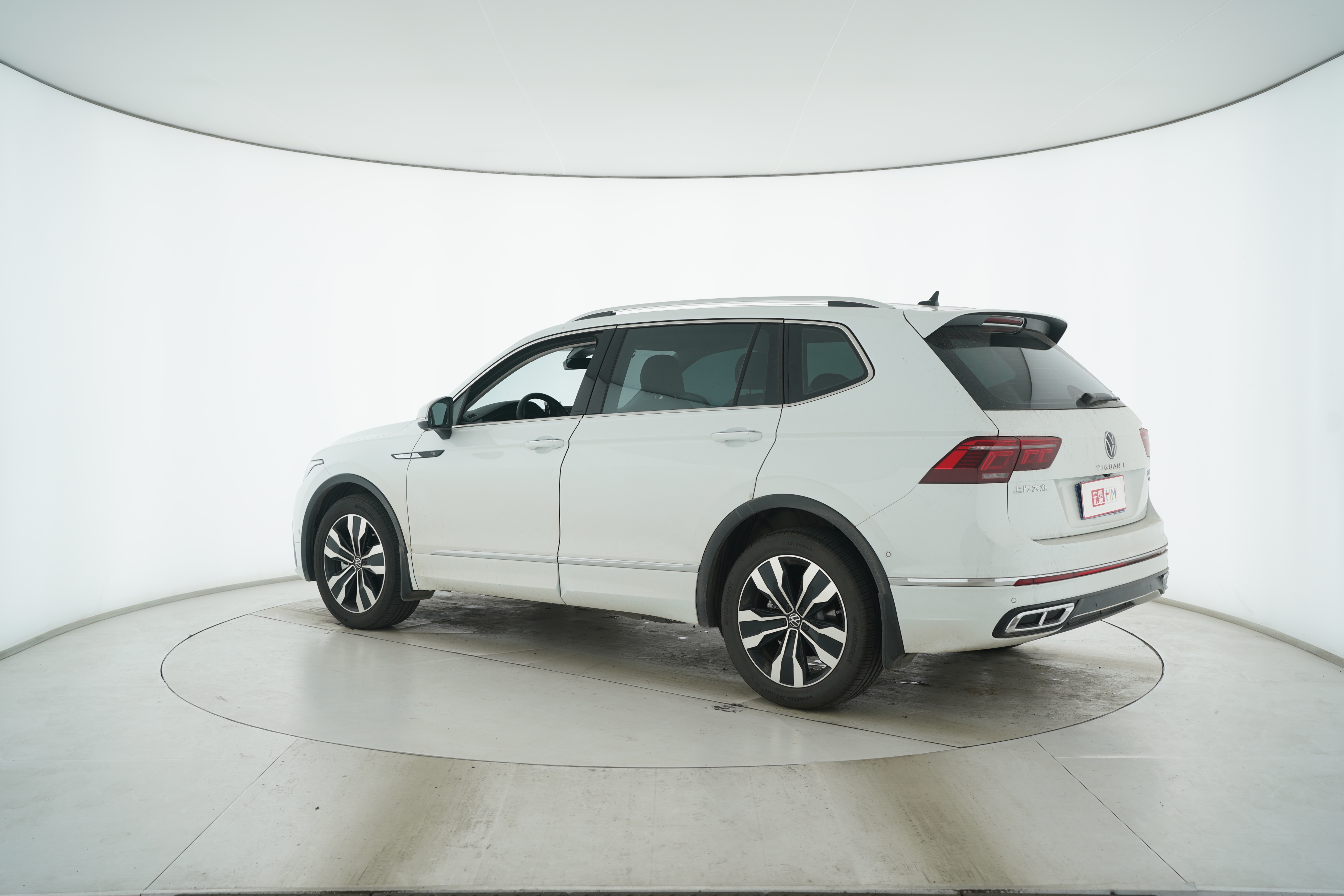 Volkswagen Tiguan L 2023 — фото 5
