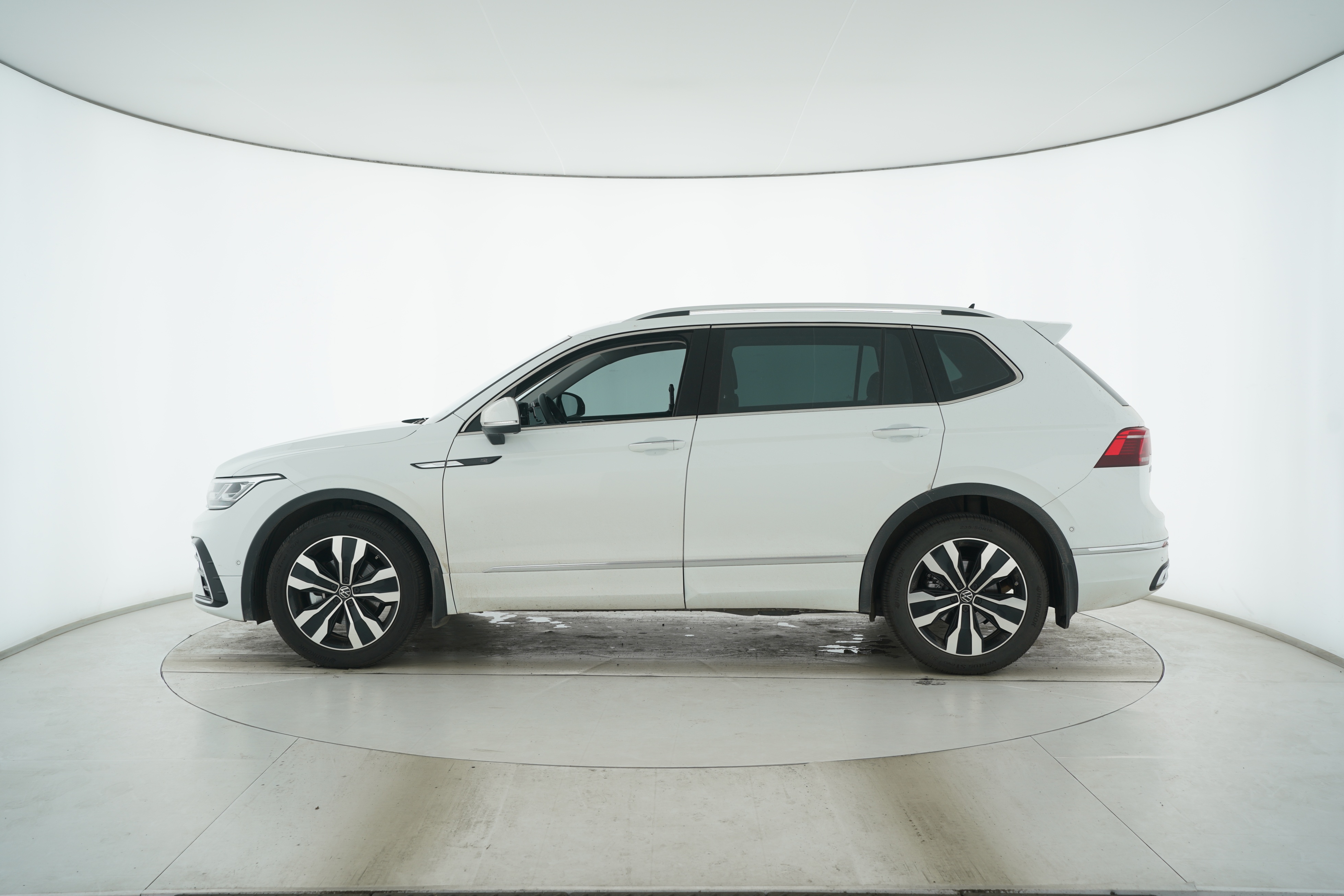 Volkswagen Tiguan L 2023 — фото 6