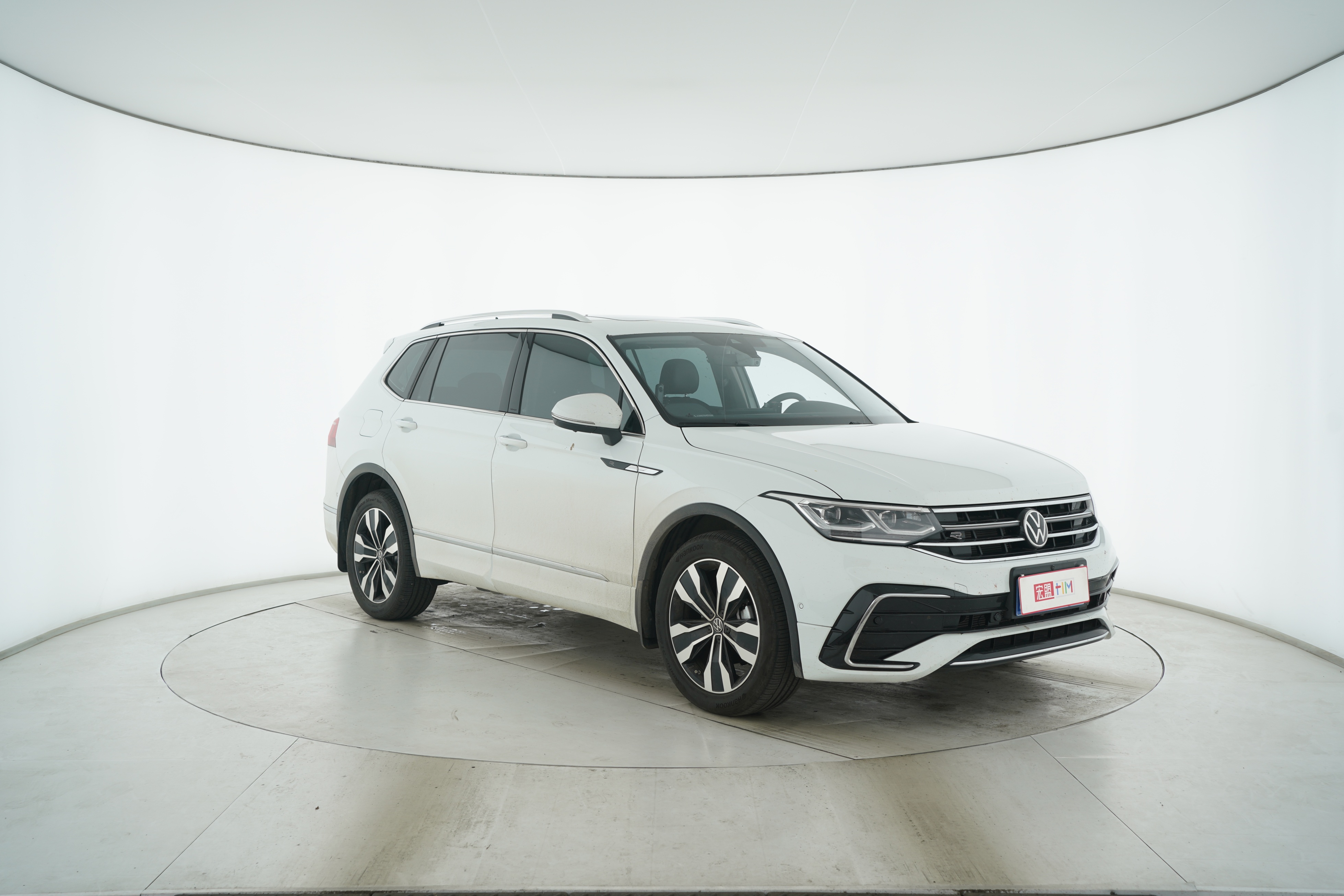 Volkswagen Tiguan L 2023 — фото 9
