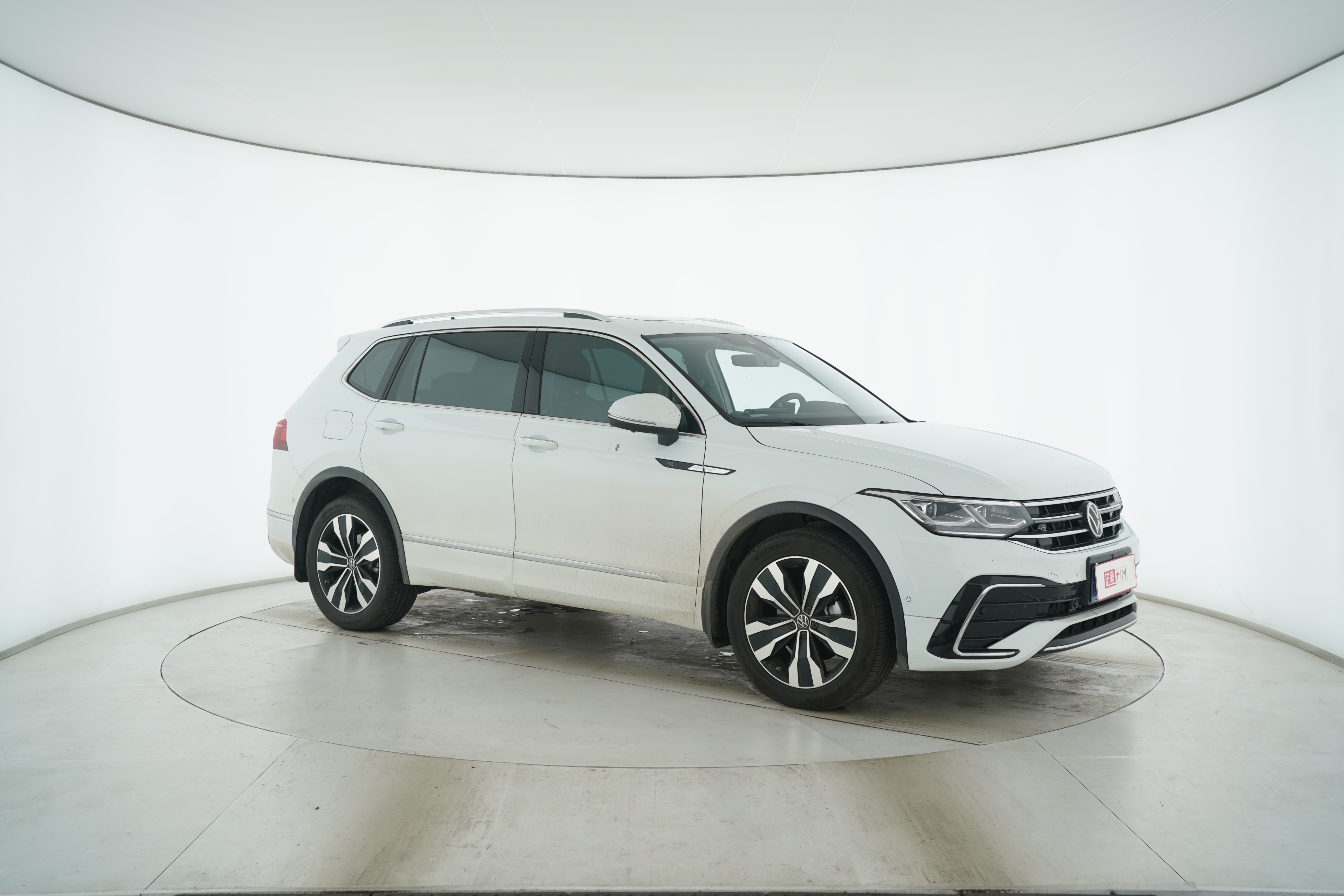 Volkswagen Tiguan L 2023 — фото 10