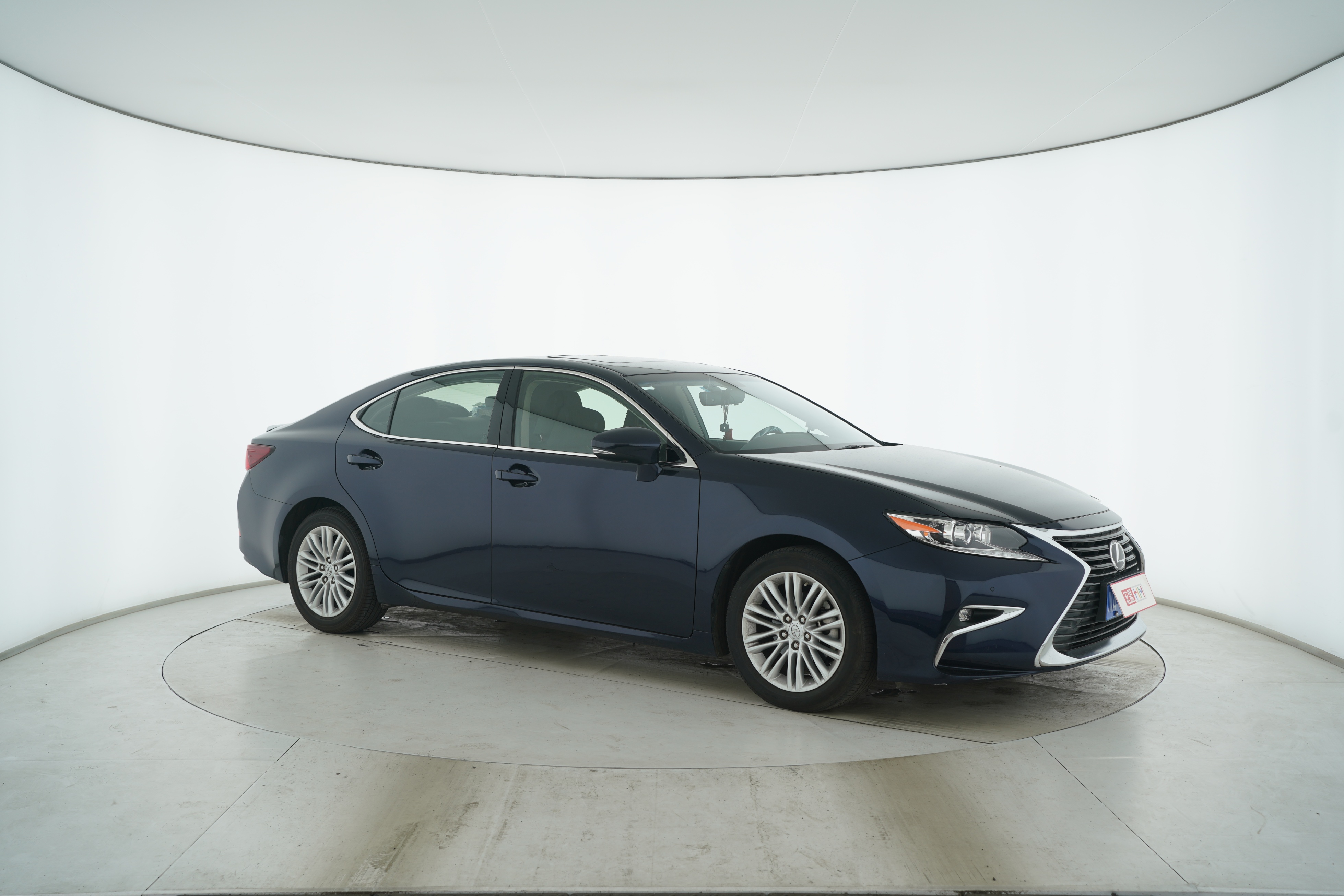 Lexus ES 2017 — фото 10
