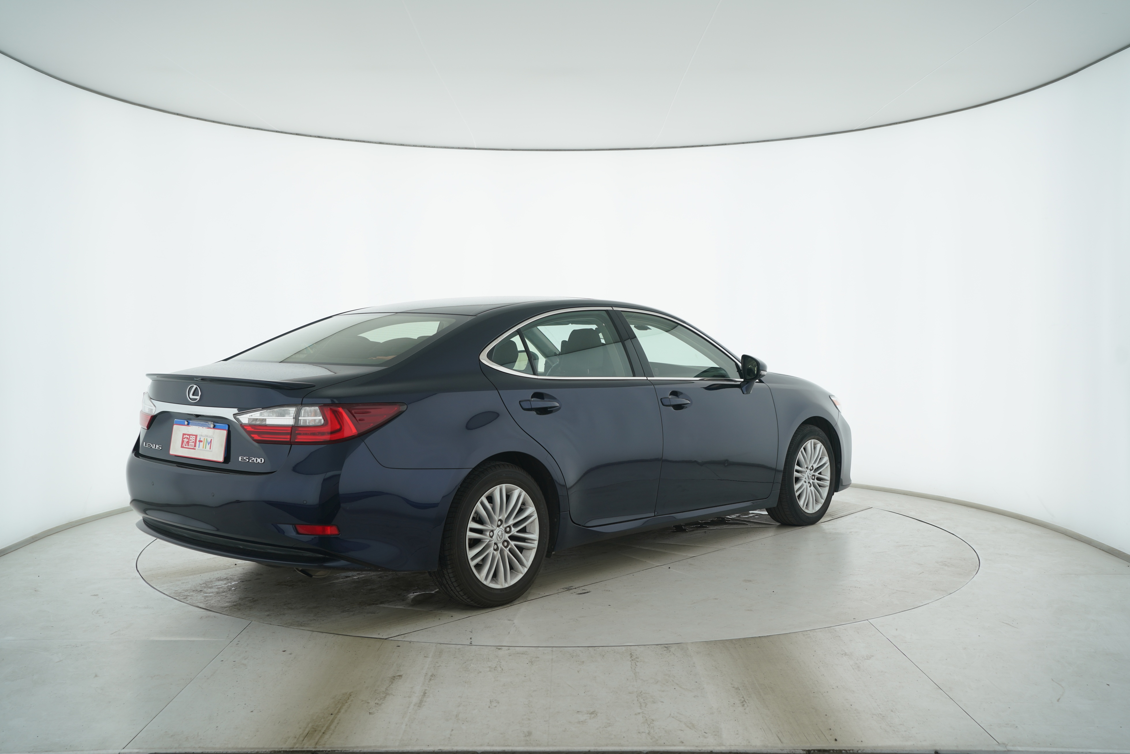Lexus ES 2017 — фото 12