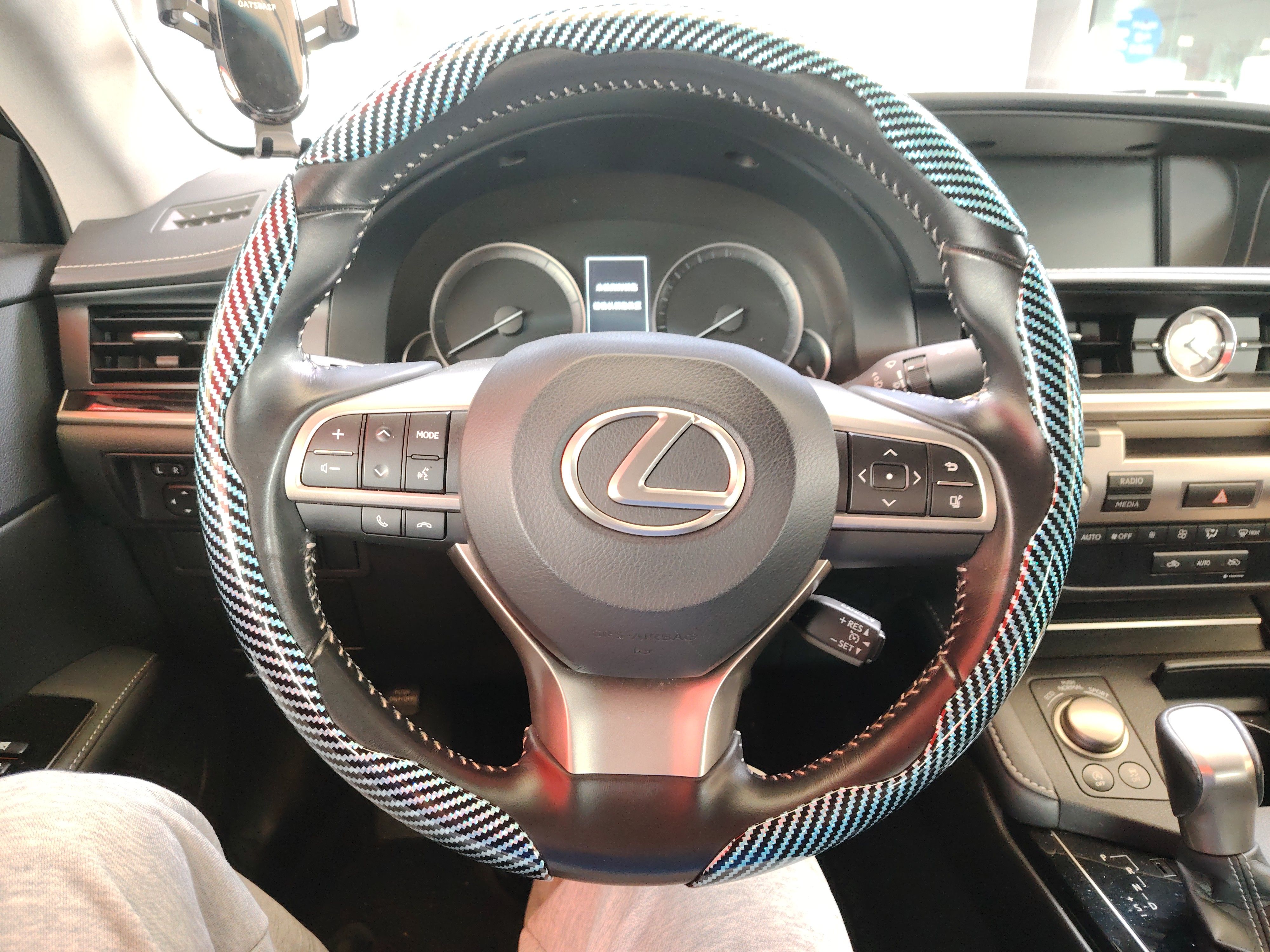 Lexus ES 2017 — фото 15
