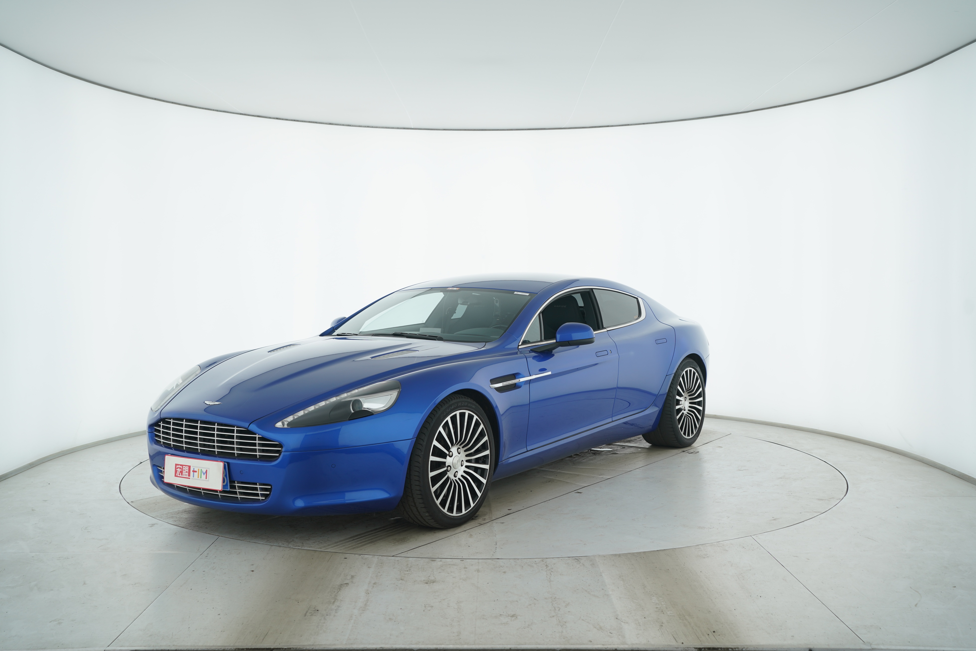 Aston Martin DB9 2010 — фото 1