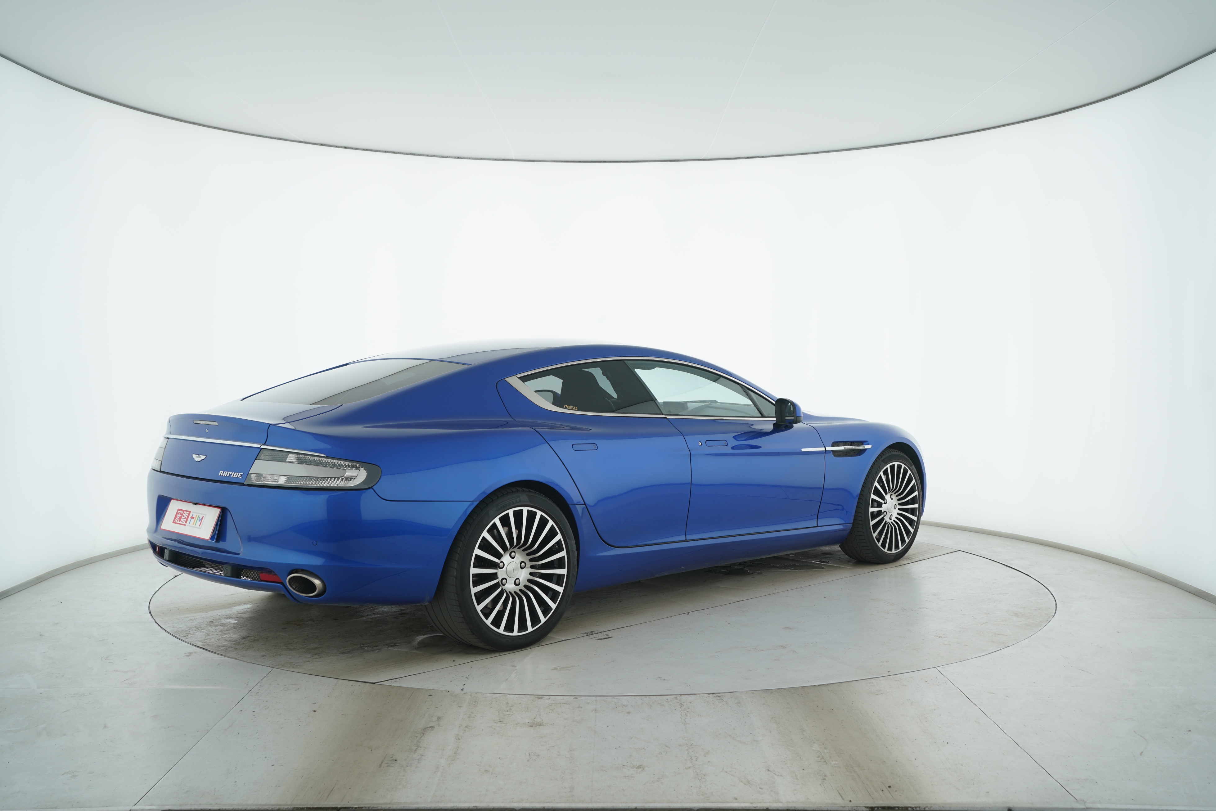 Aston Martin DB9 2010 — фото 12
