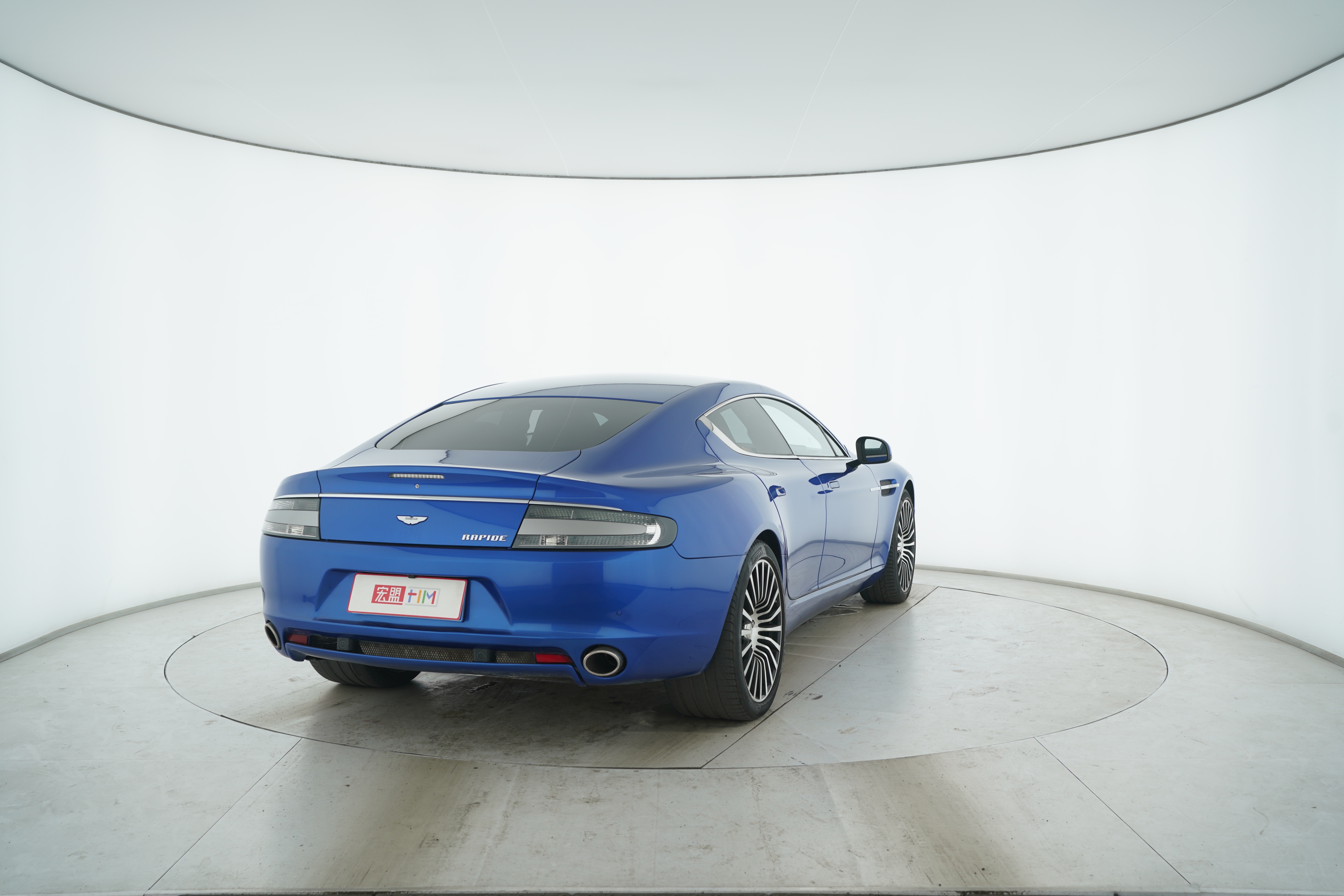 Aston Martin DB9 2010 — фото 13