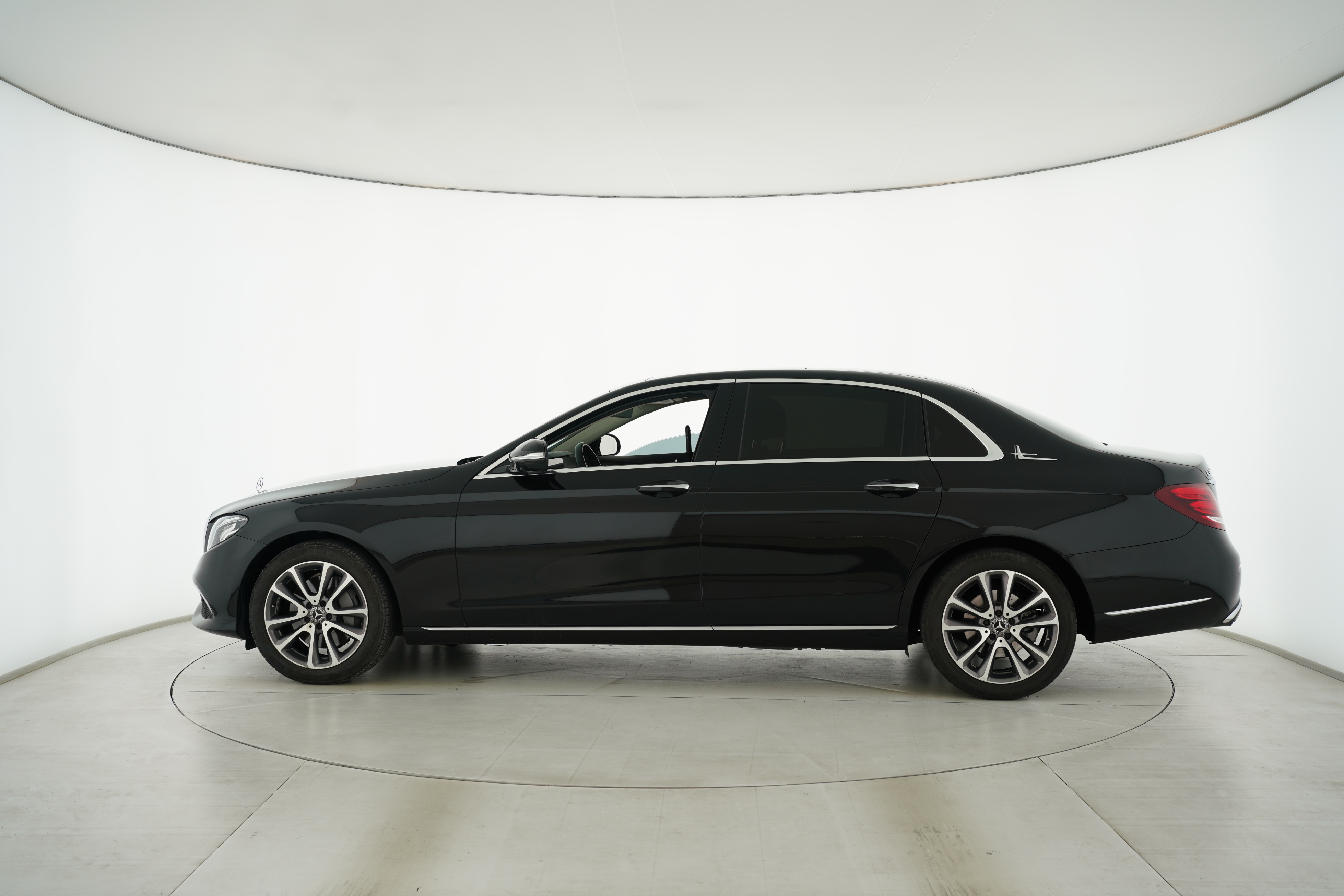 Mercedes Benz E-Class 2019 — фото 6