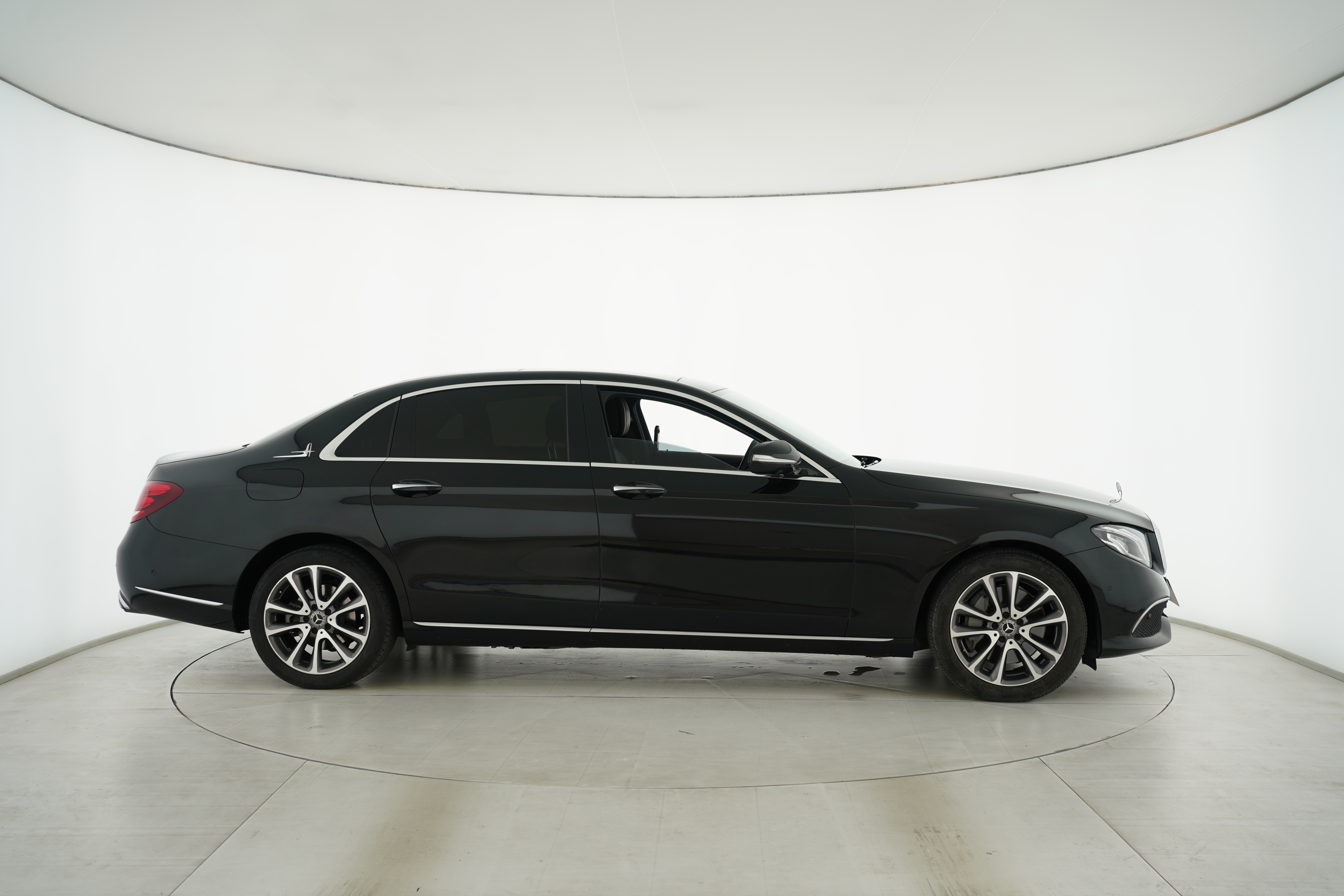 Mercedes Benz E-Class 2019 — фото 11
