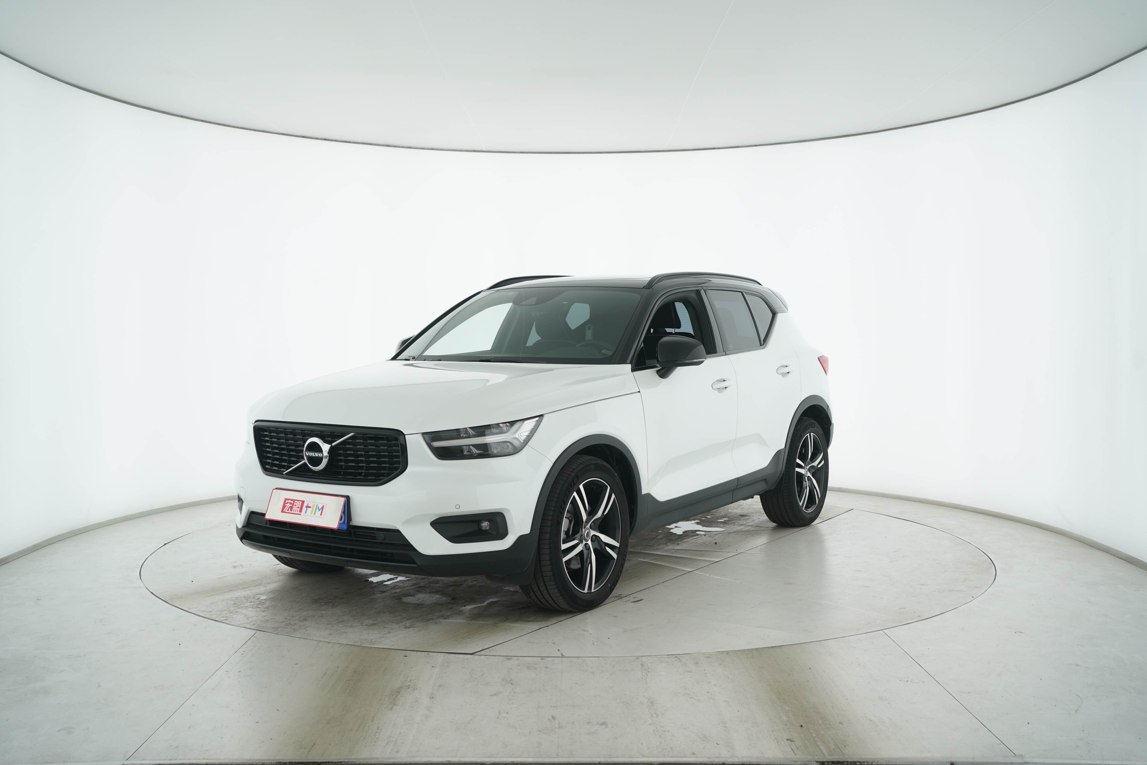 VOLVO XC40 2020 — фото 1