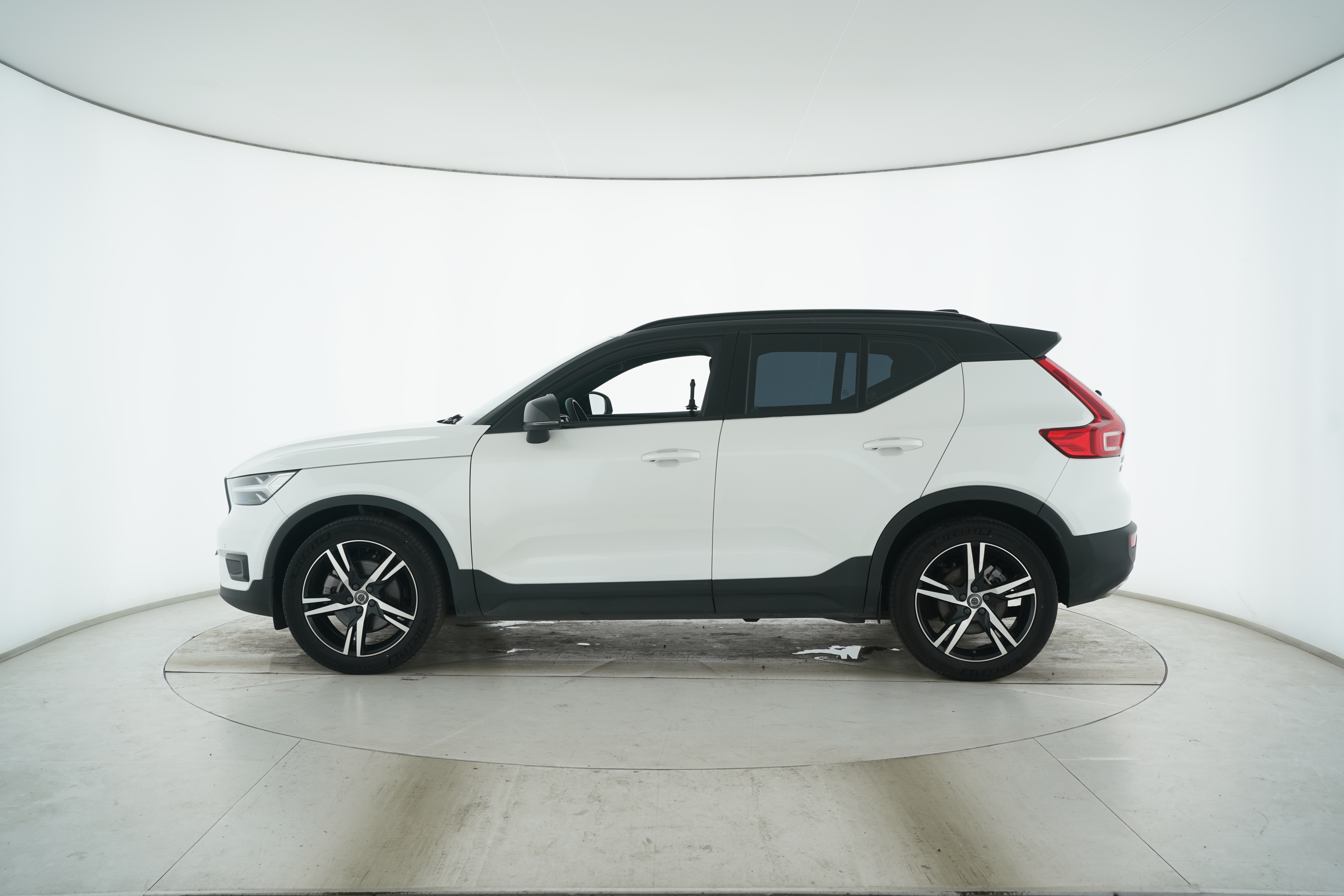 VOLVO XC40 2020 — фото 6