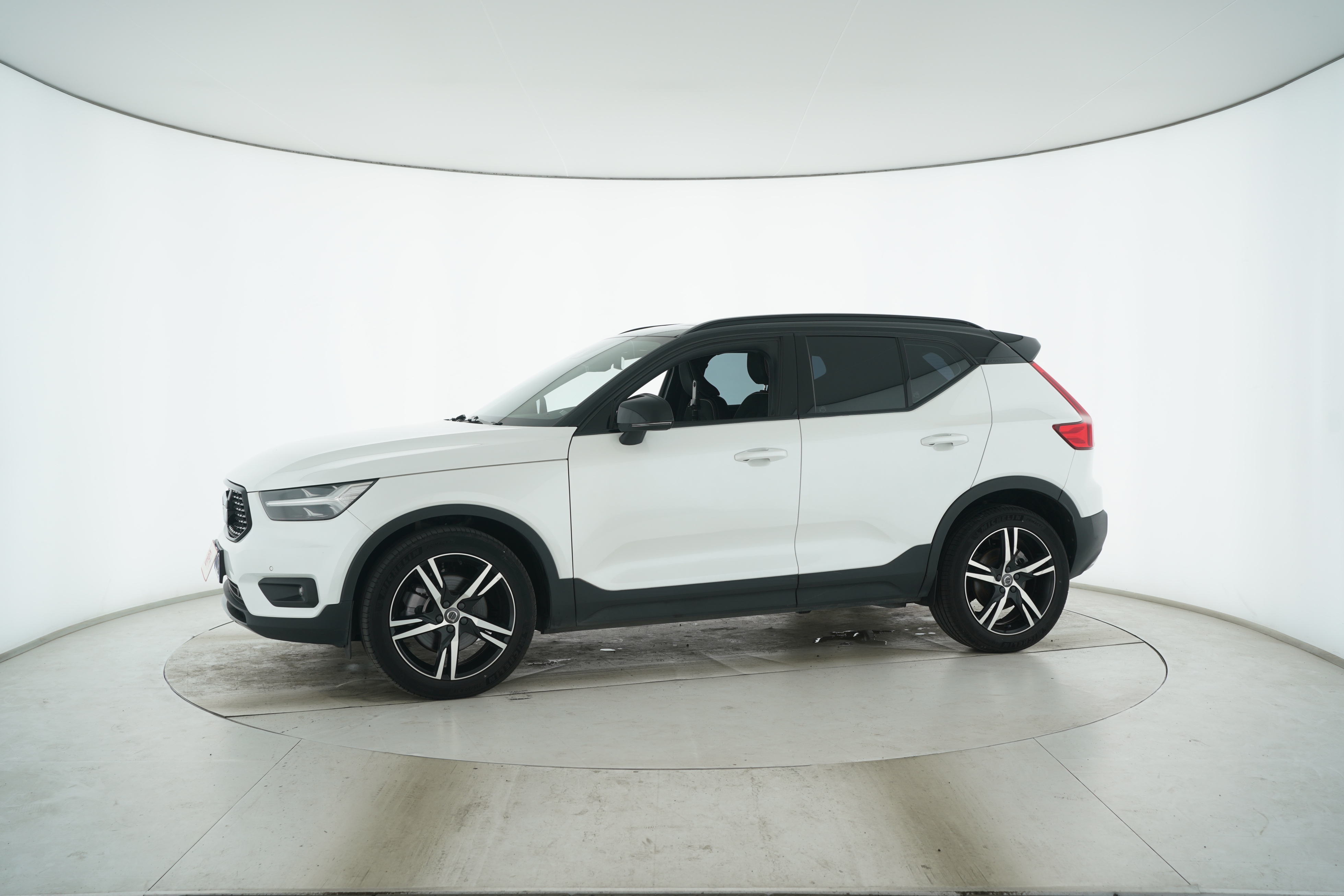 VOLVO XC40 2020 — фото 7
