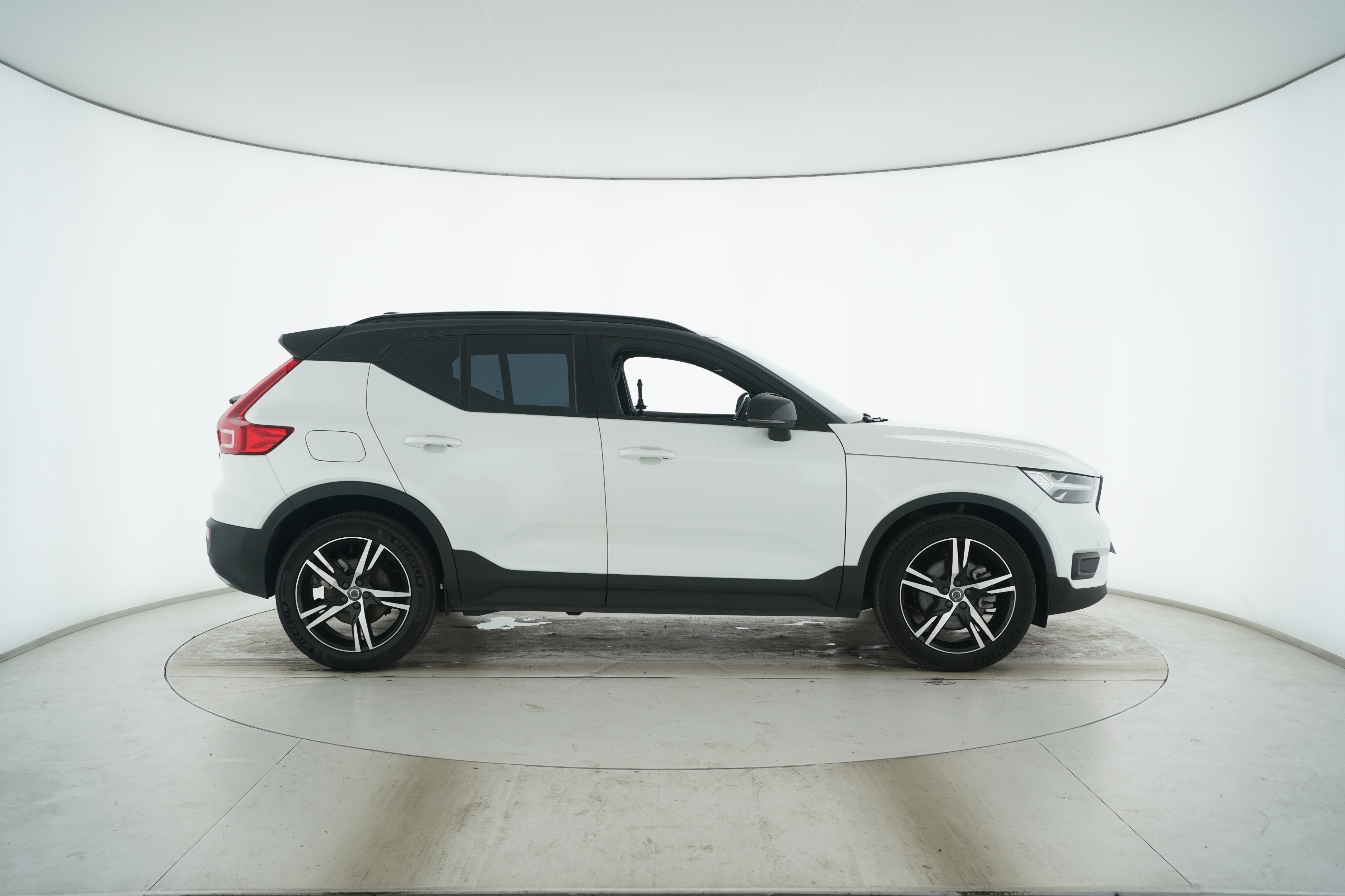 VOLVO XC40 2020 — фото 11