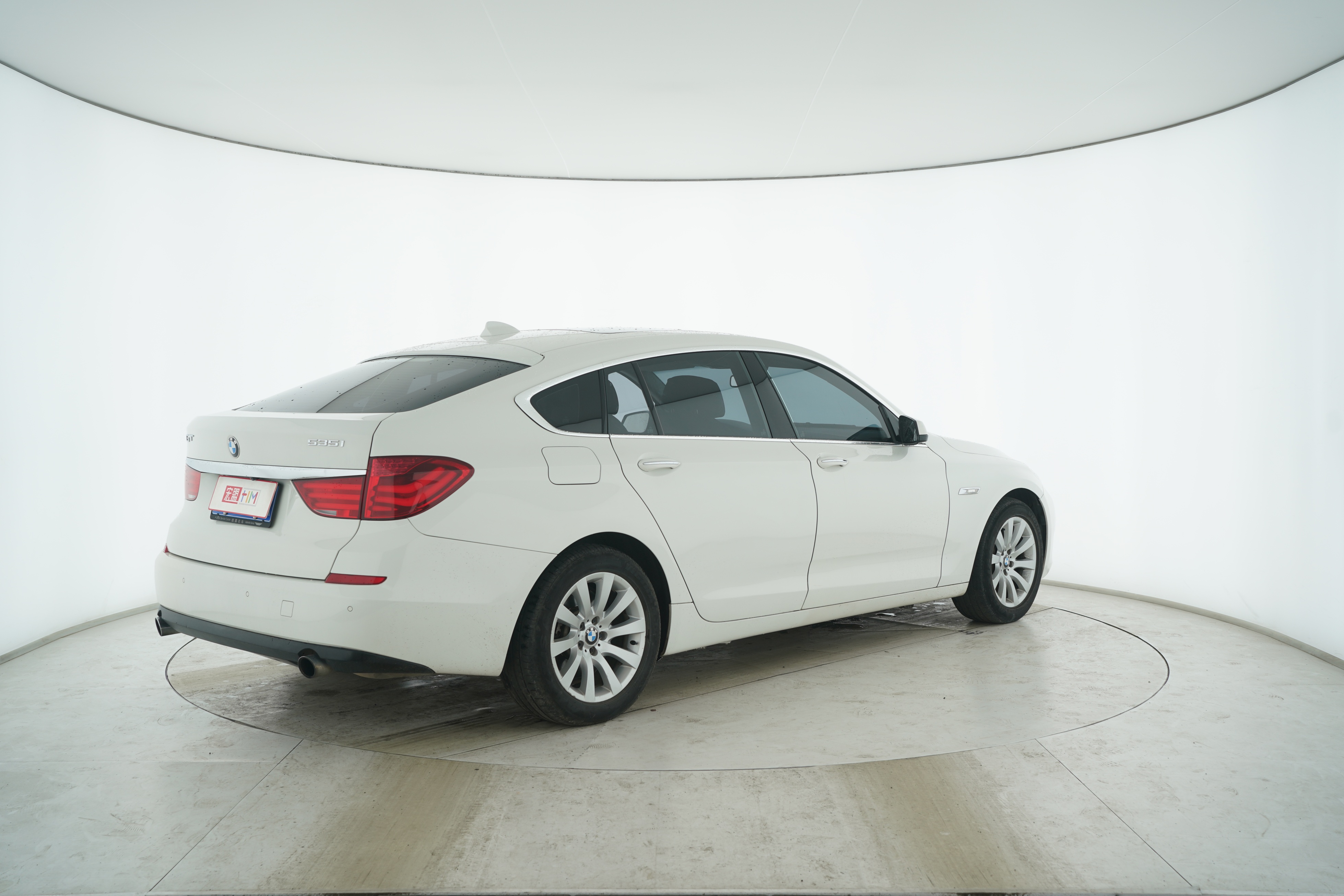 BMW 5 Series GT 2011 — фото 12