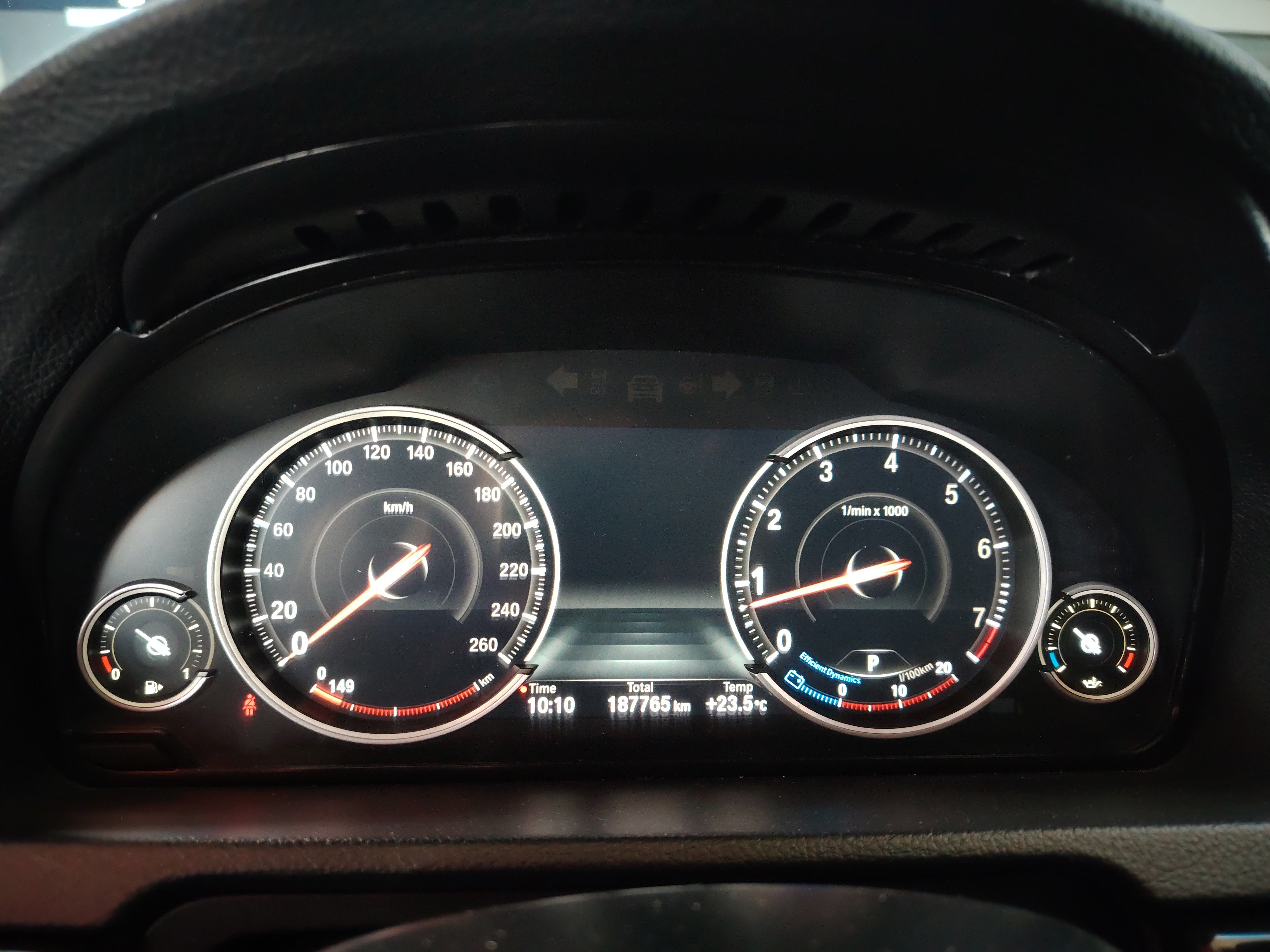 BMW 5 Series GT 2011 — фото 17