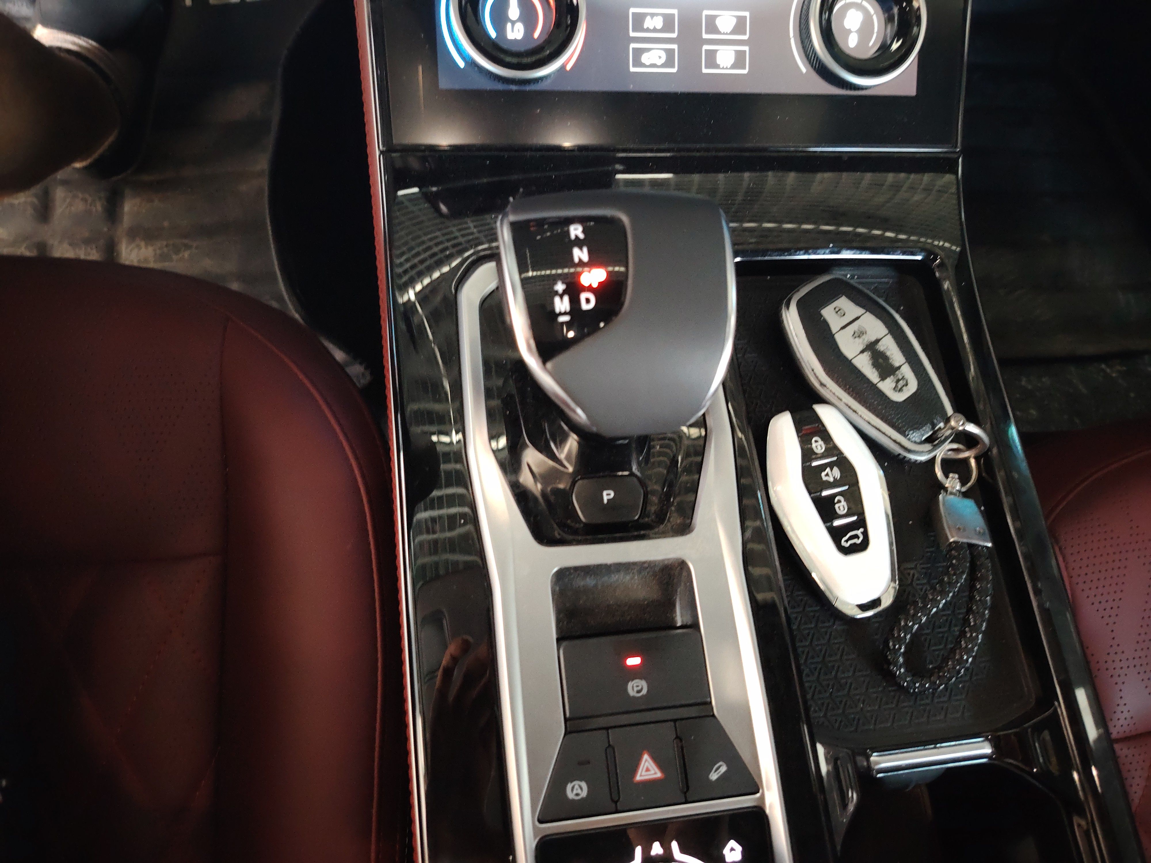 JETOUR X70 PLUS 2023 — фото 16