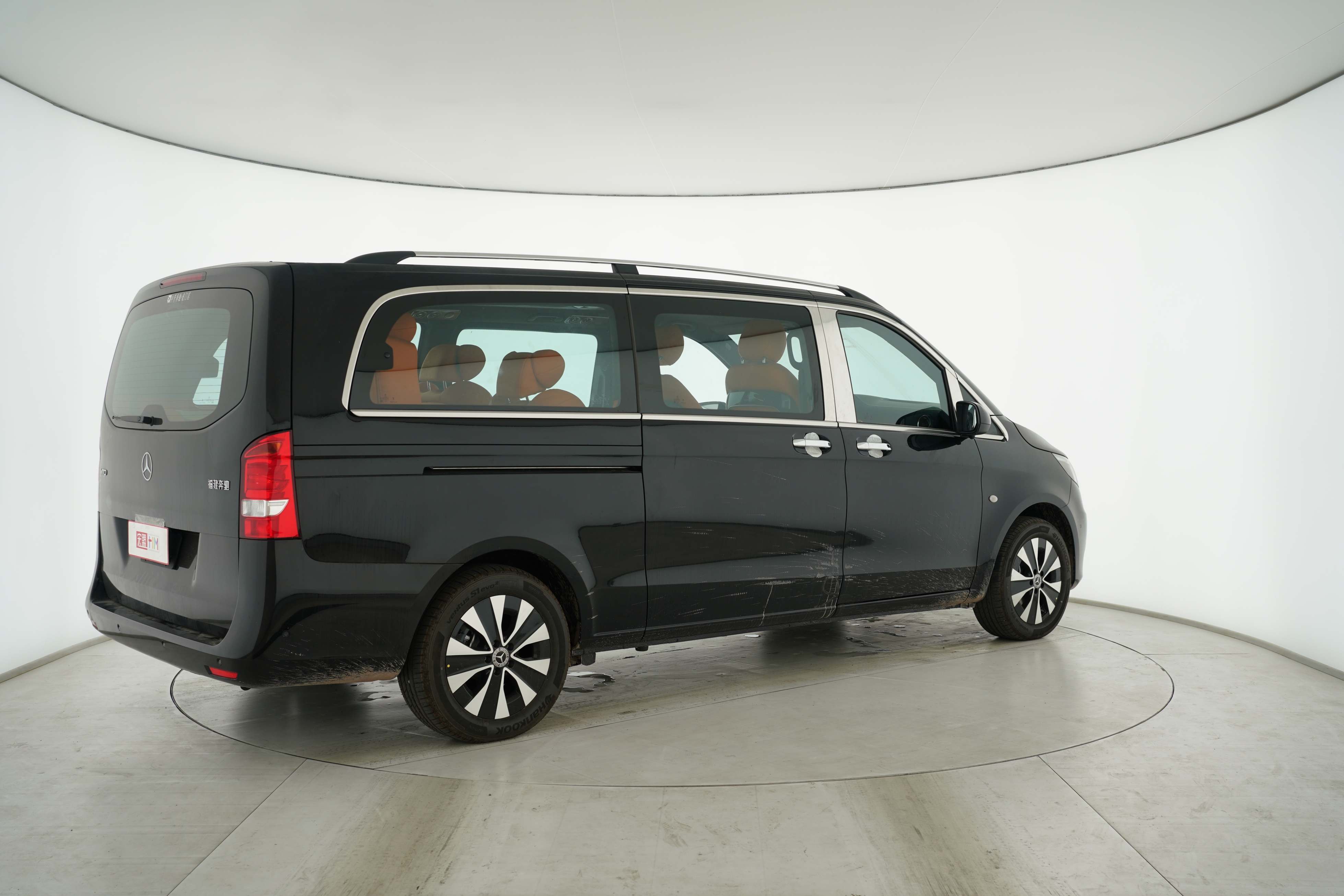 Mercedes Benz V-Class 2022 — фото 12