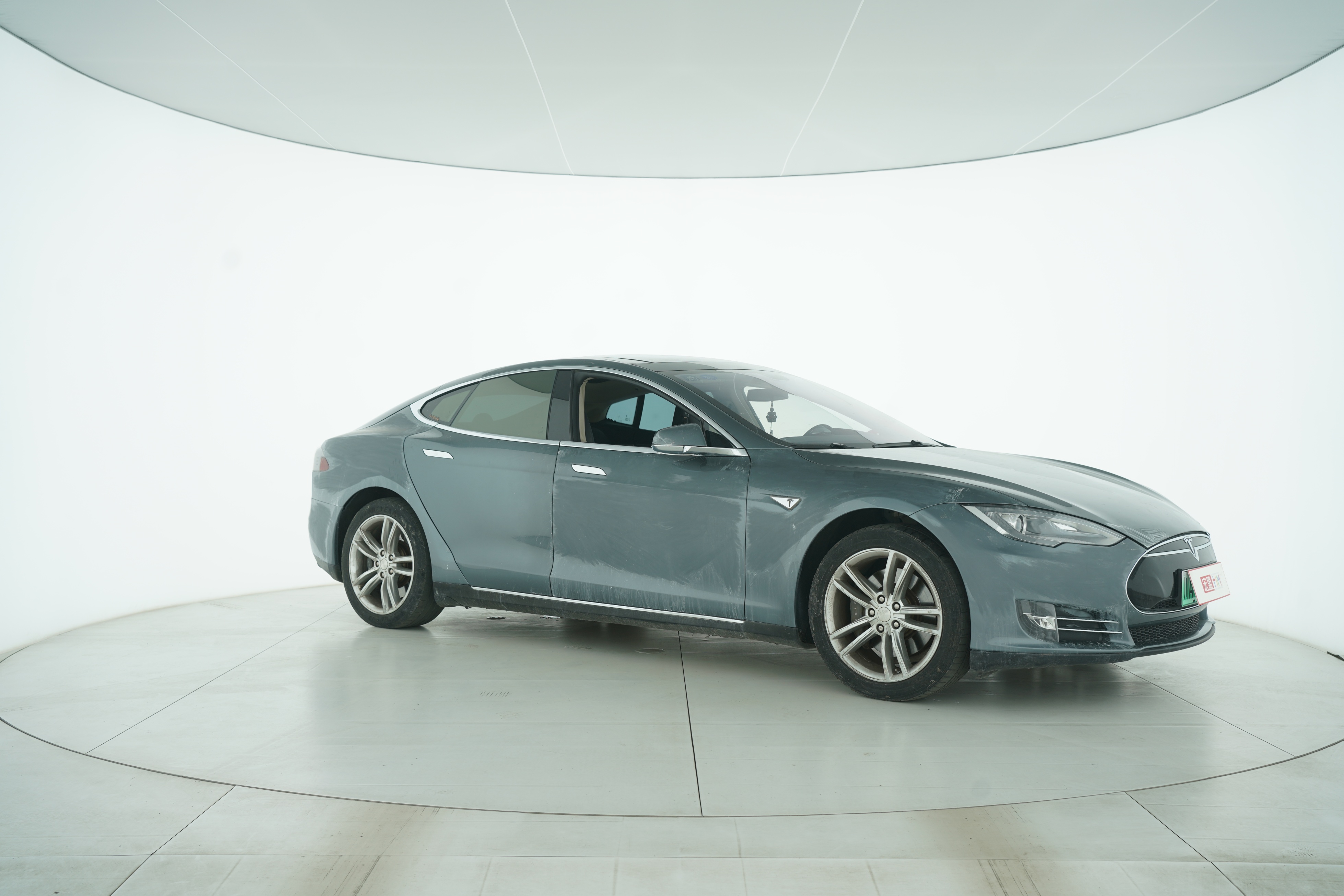 Tesla Model S 2014 — фото 10