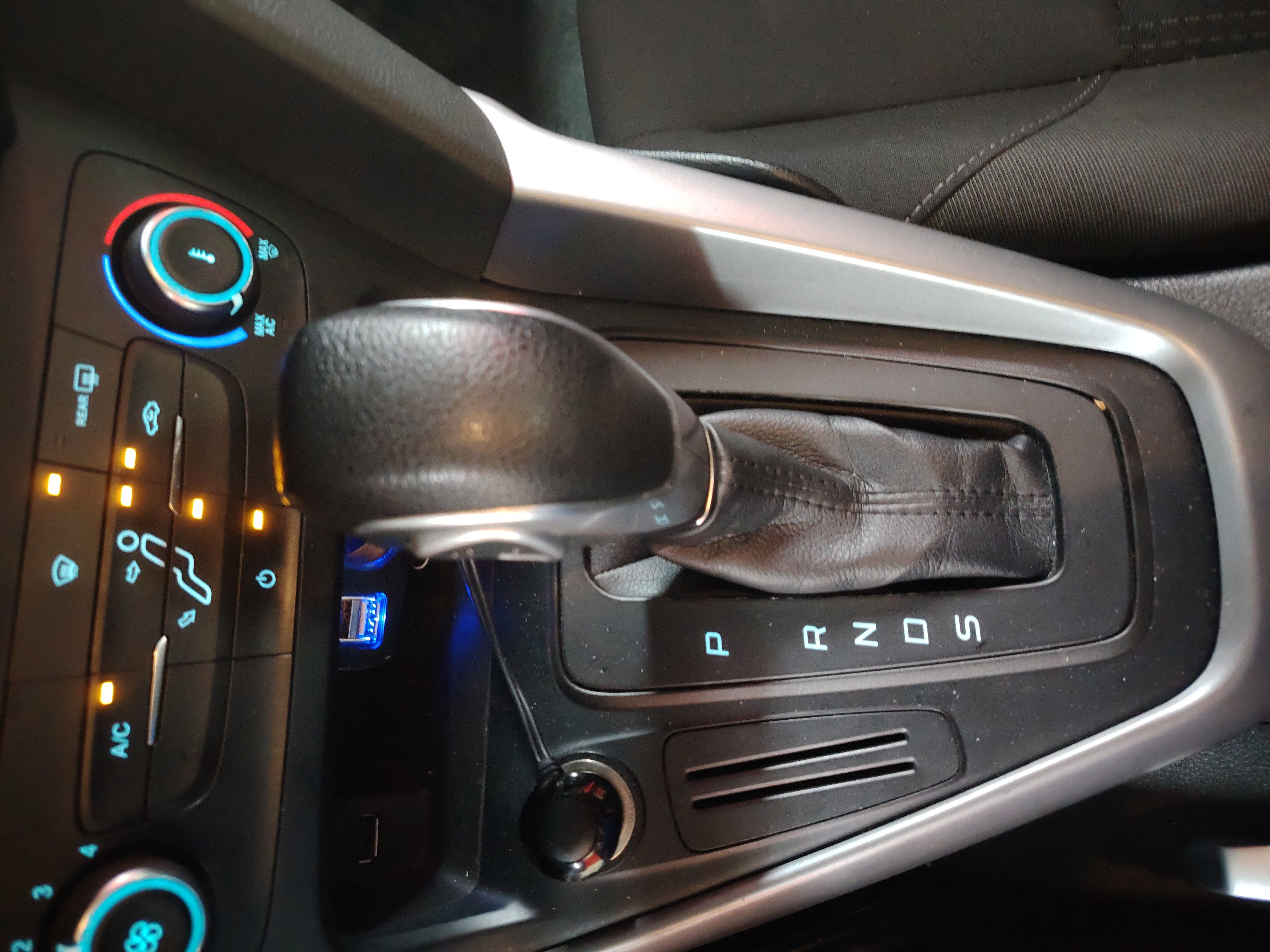 Ford Fox 2015 — фото 16
