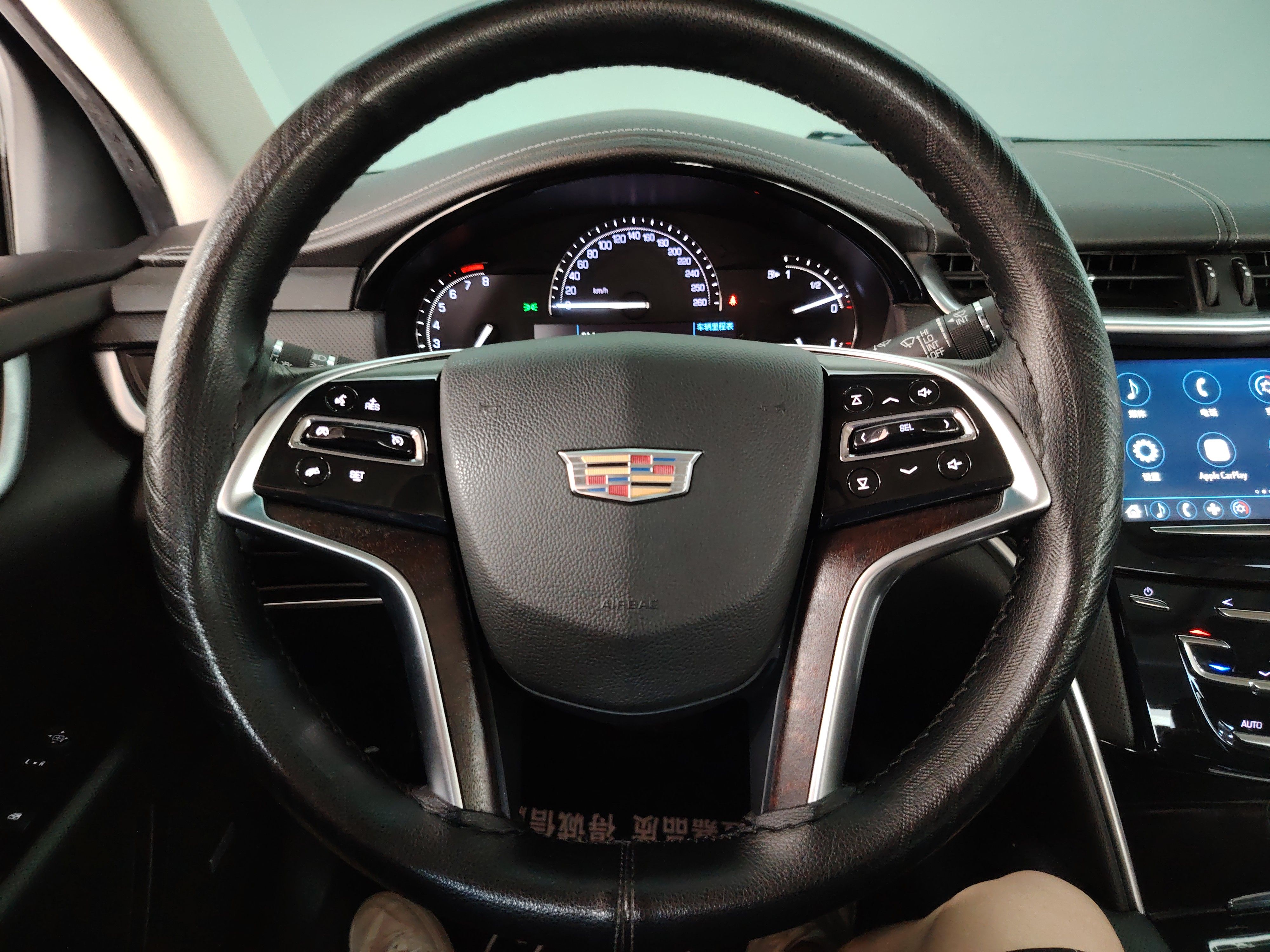 Cadillac XTS 2018 — фото 15
