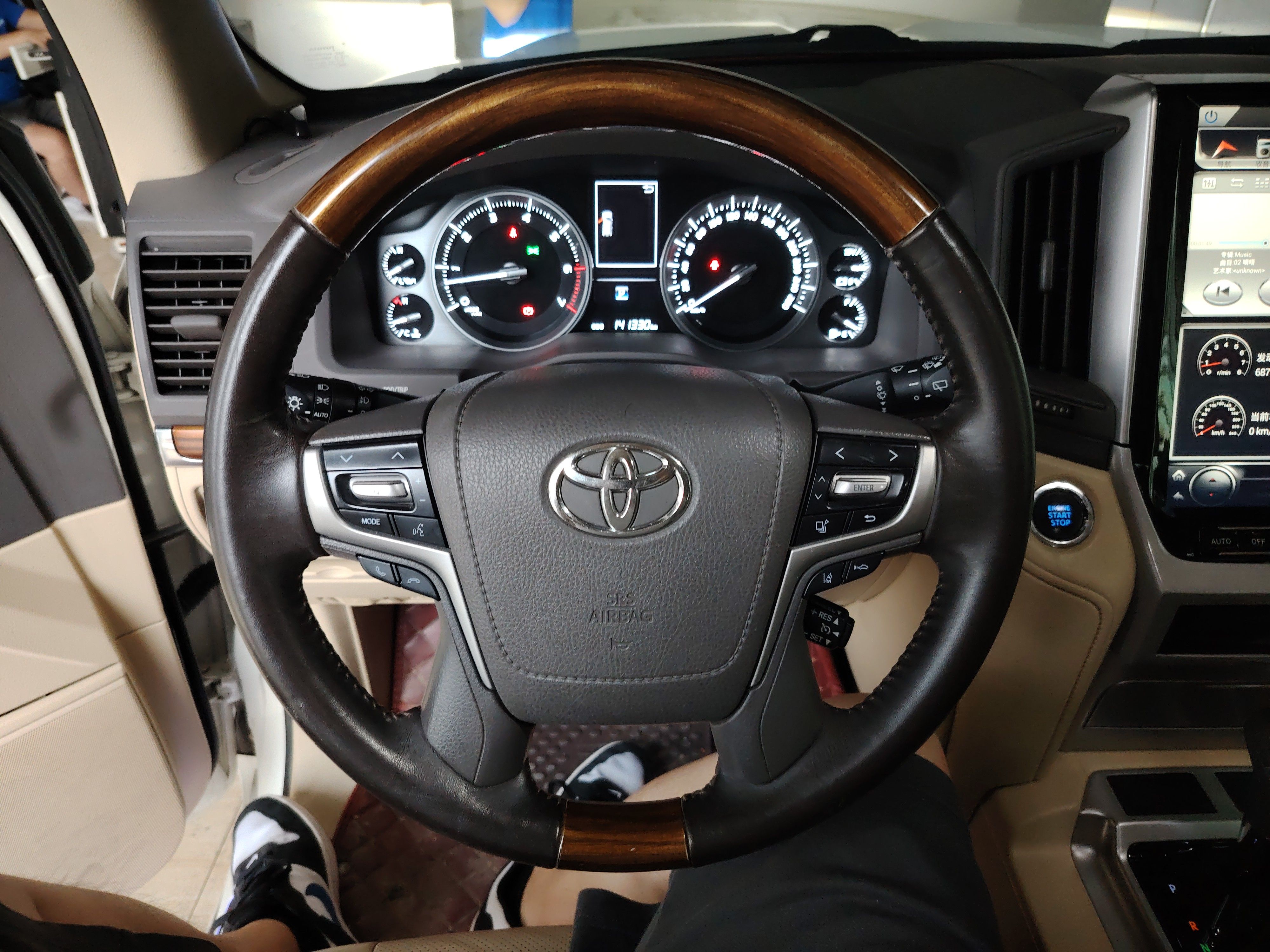 Toyota Land Cruiser (Imported) 2016 — фото 15