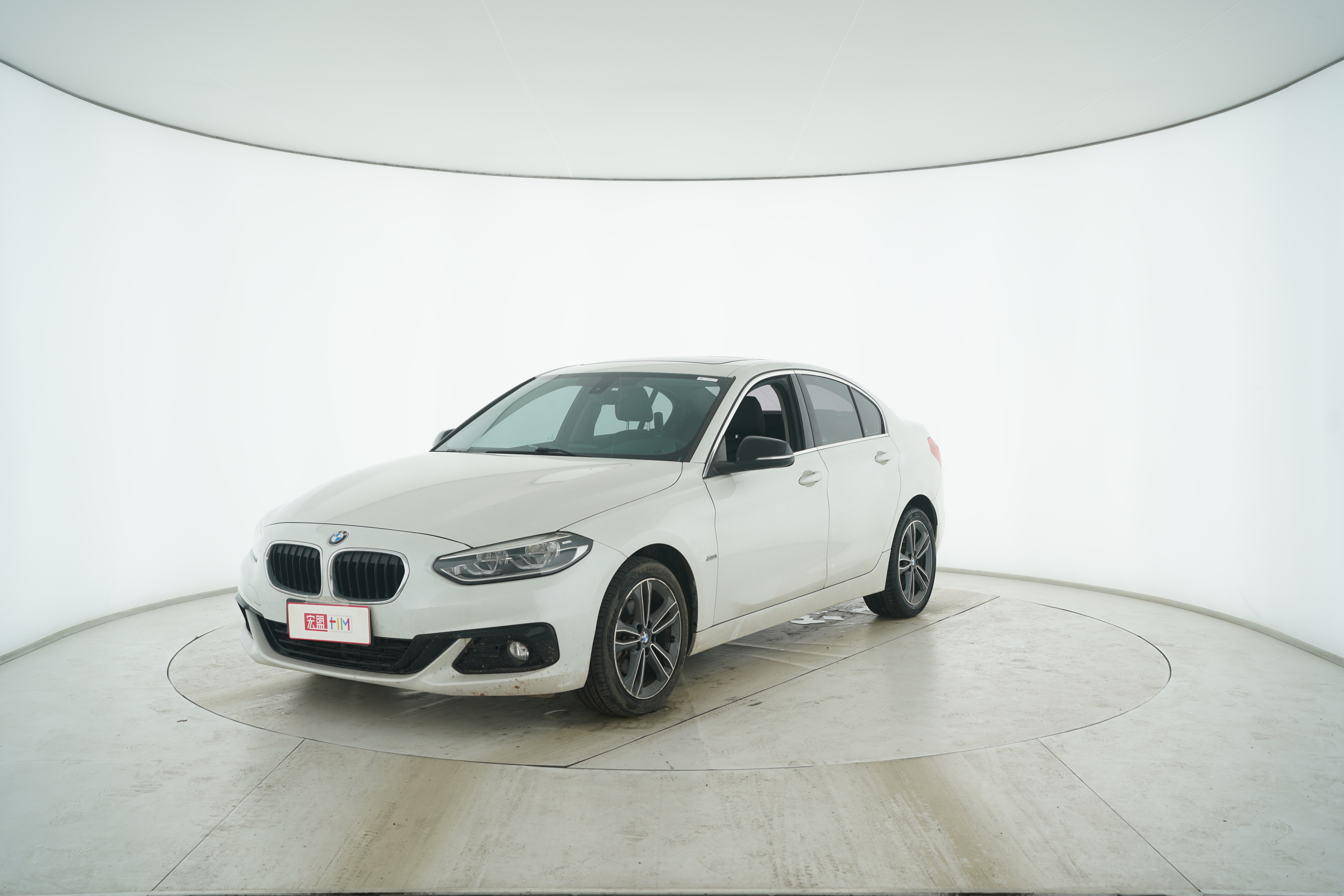 BMW 1 Series 2018 — фото 1