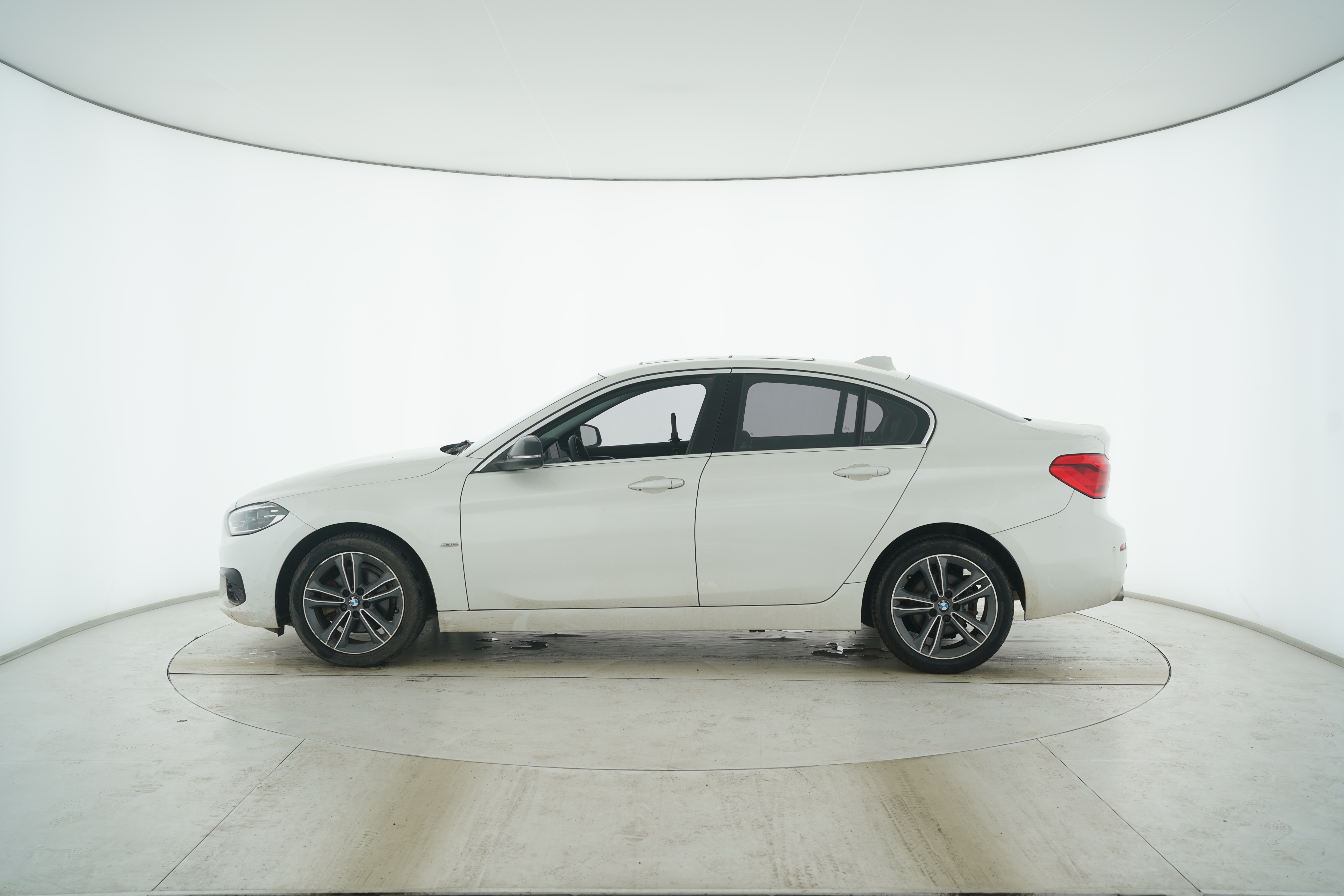 BMW 1 Series 2018 — фото 6