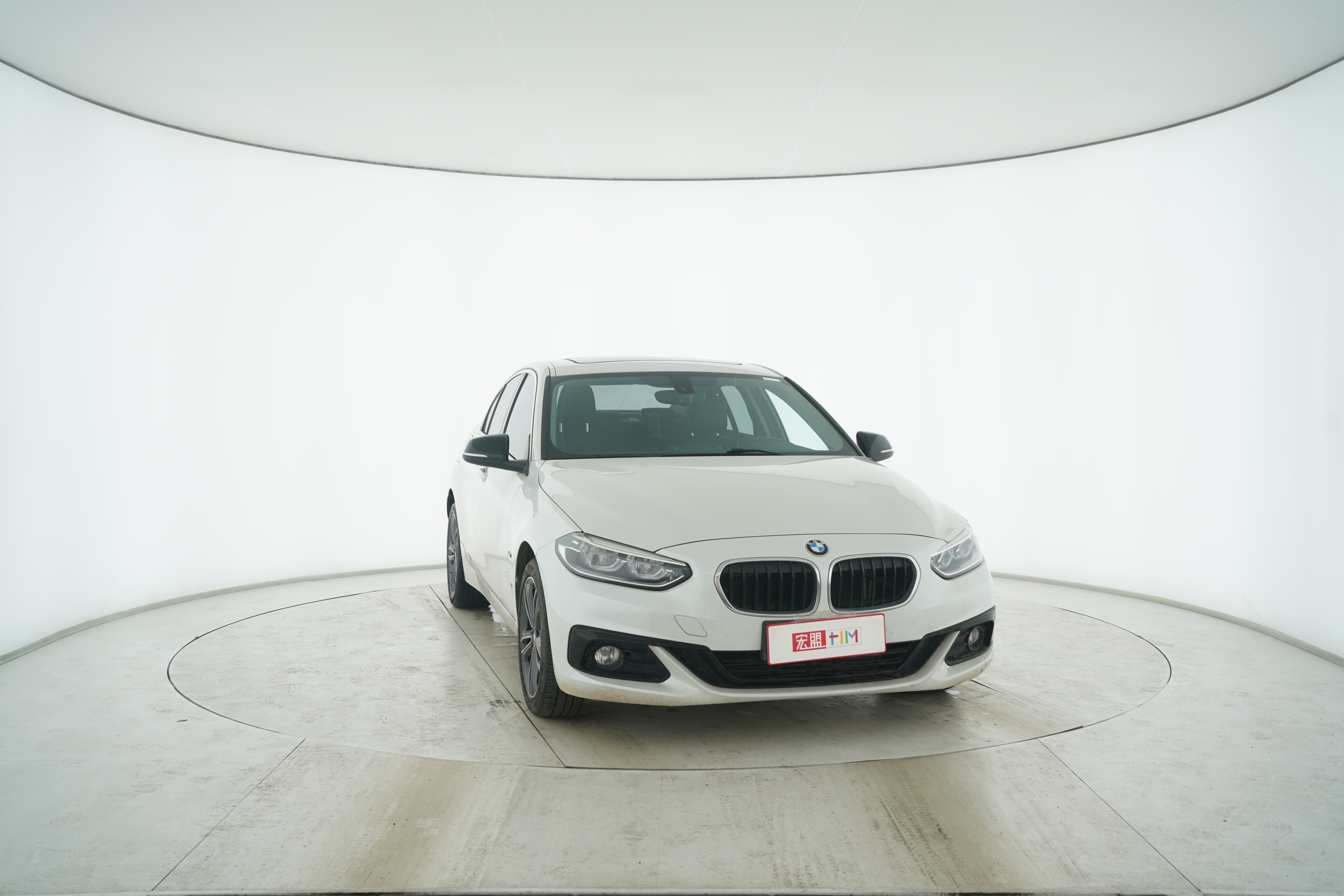 BMW 1 Series 2018 — фото 8