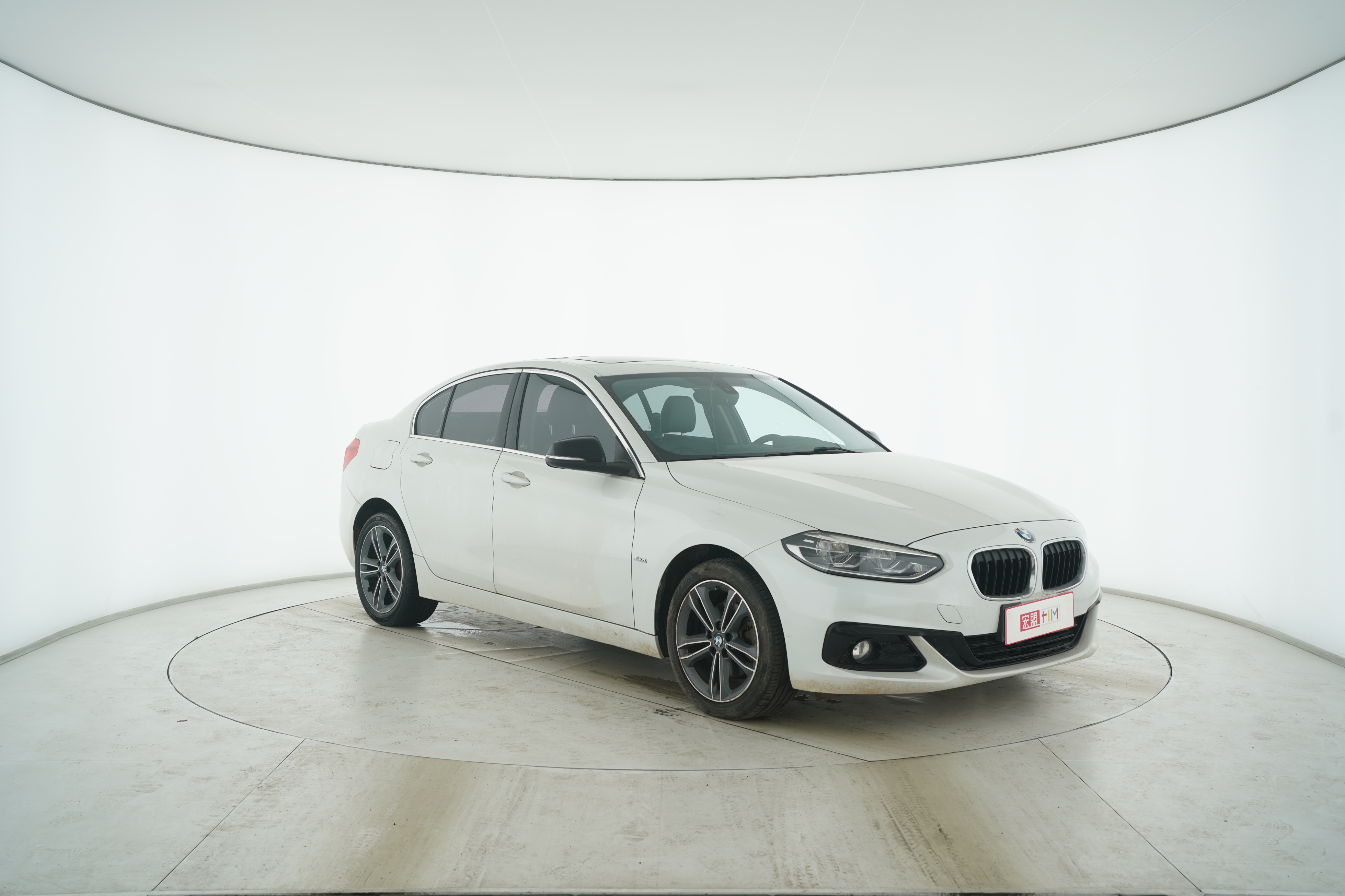BMW 1 Series 2018 — фото 9