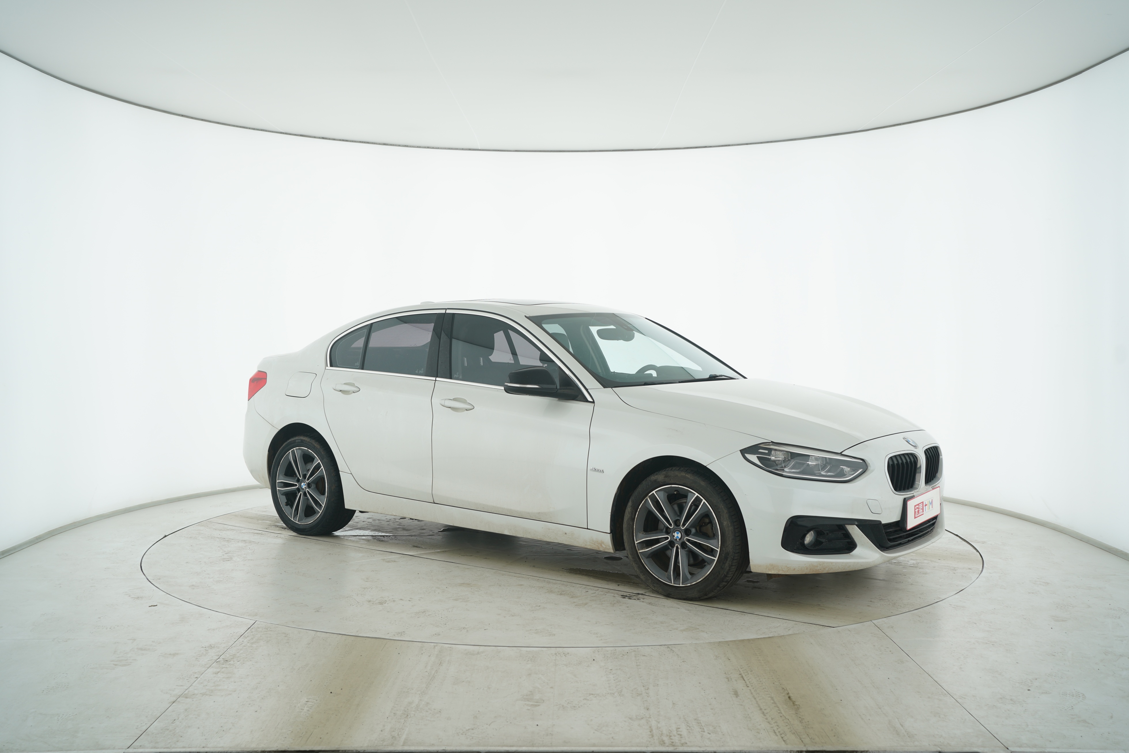 BMW 1 Series 2018 — фото 10