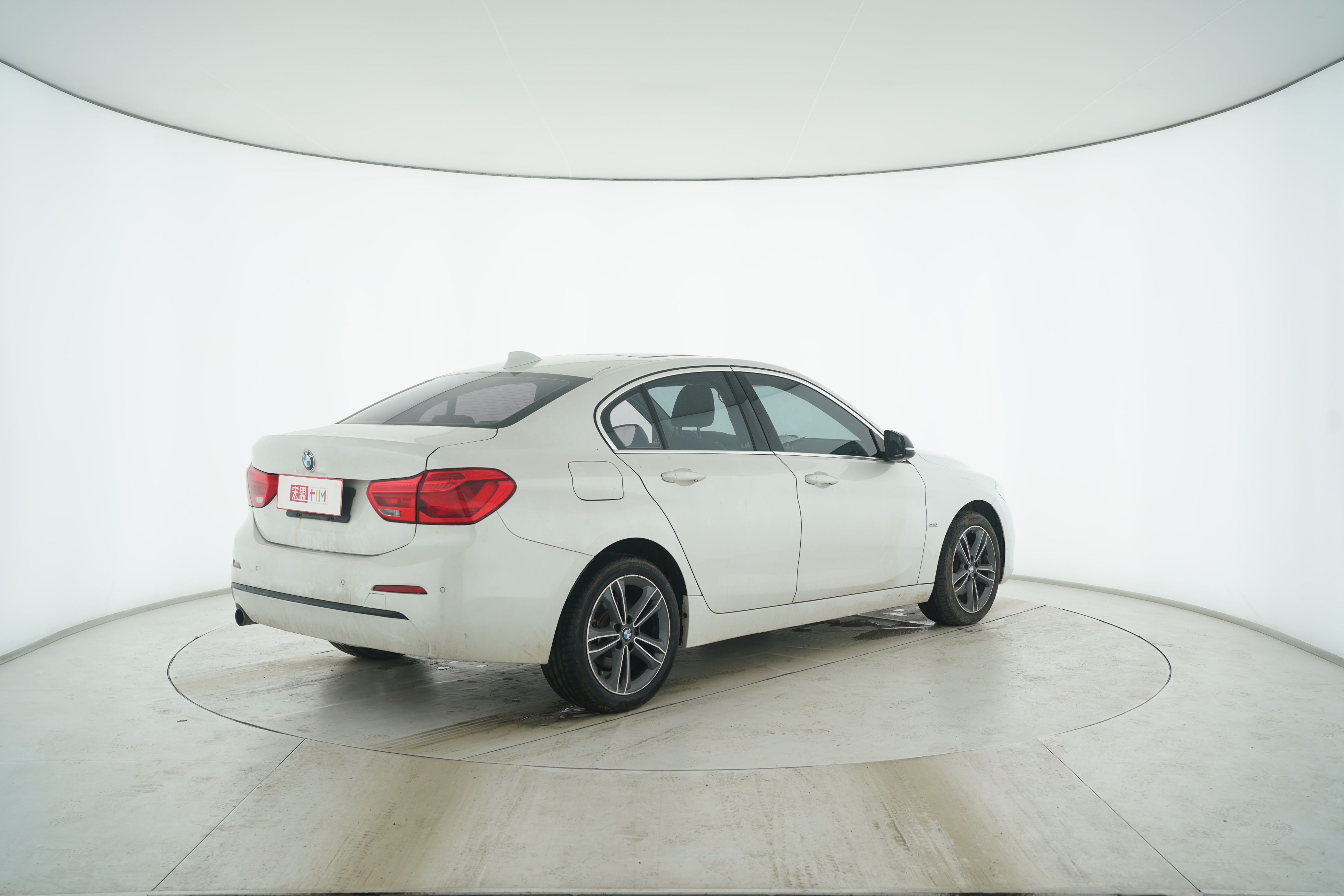BMW 1 Series 2018 — фото 12