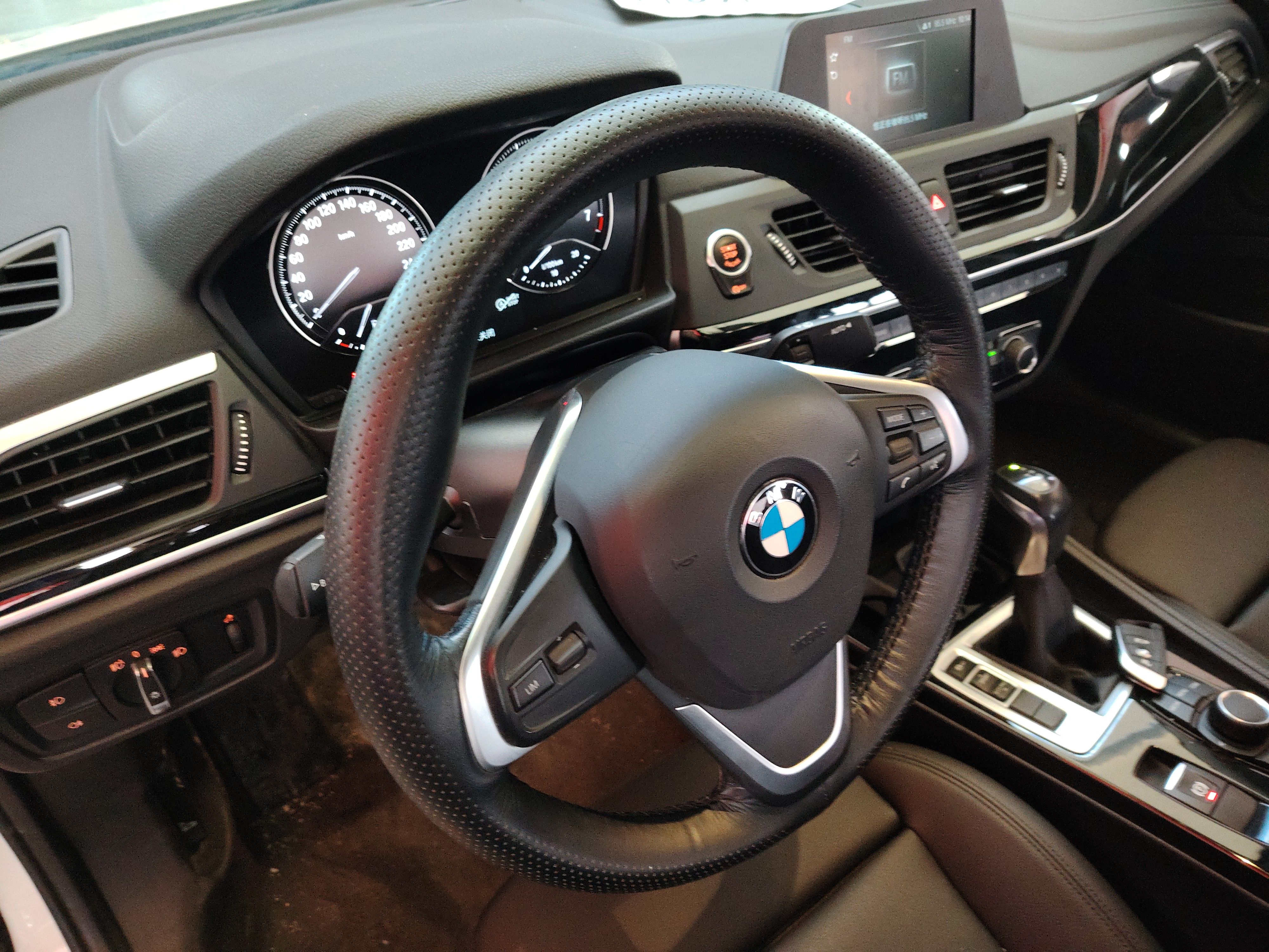 BMW 1 Series 2018 — фото 15