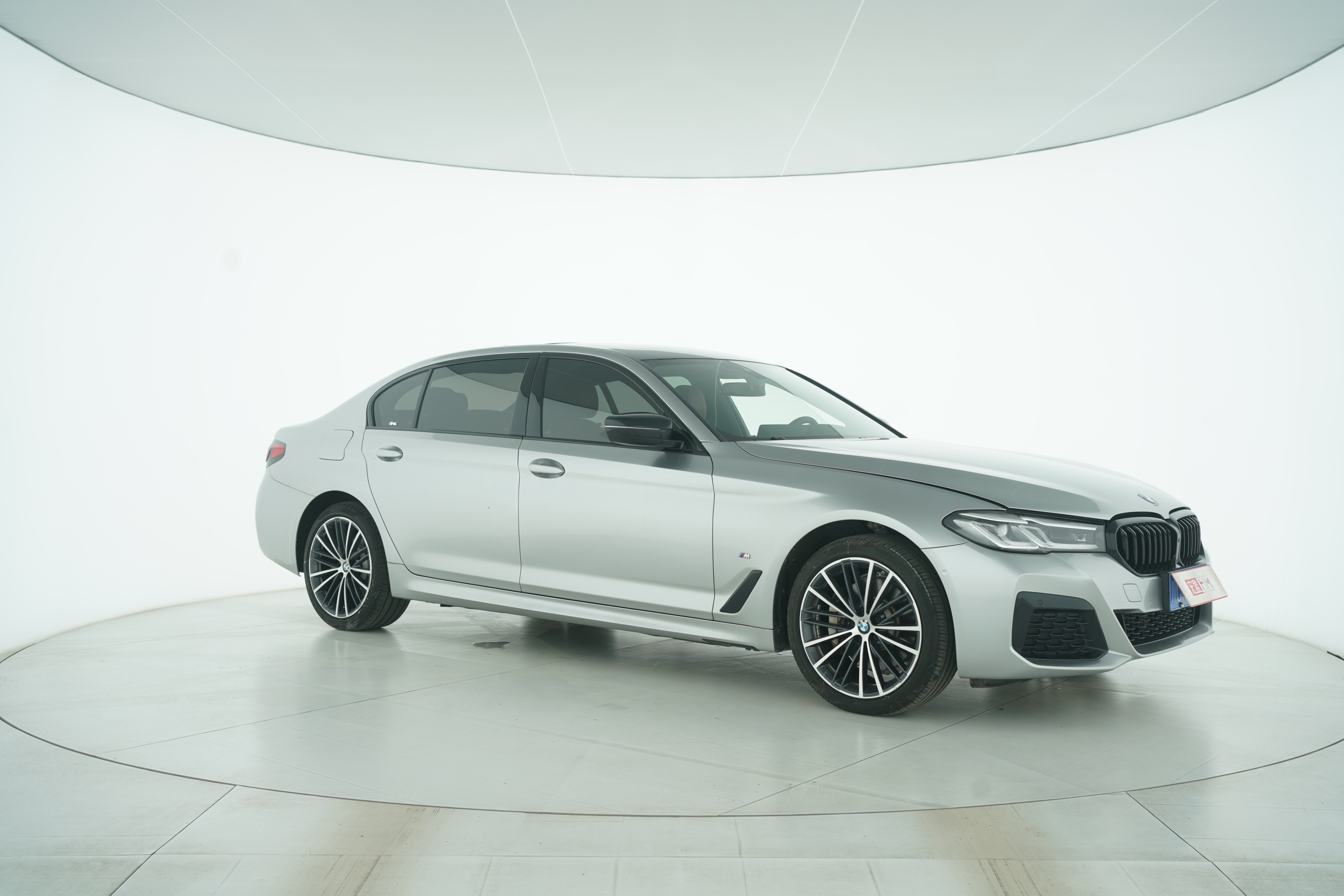 BMW 5 Series 2022 — фото 10