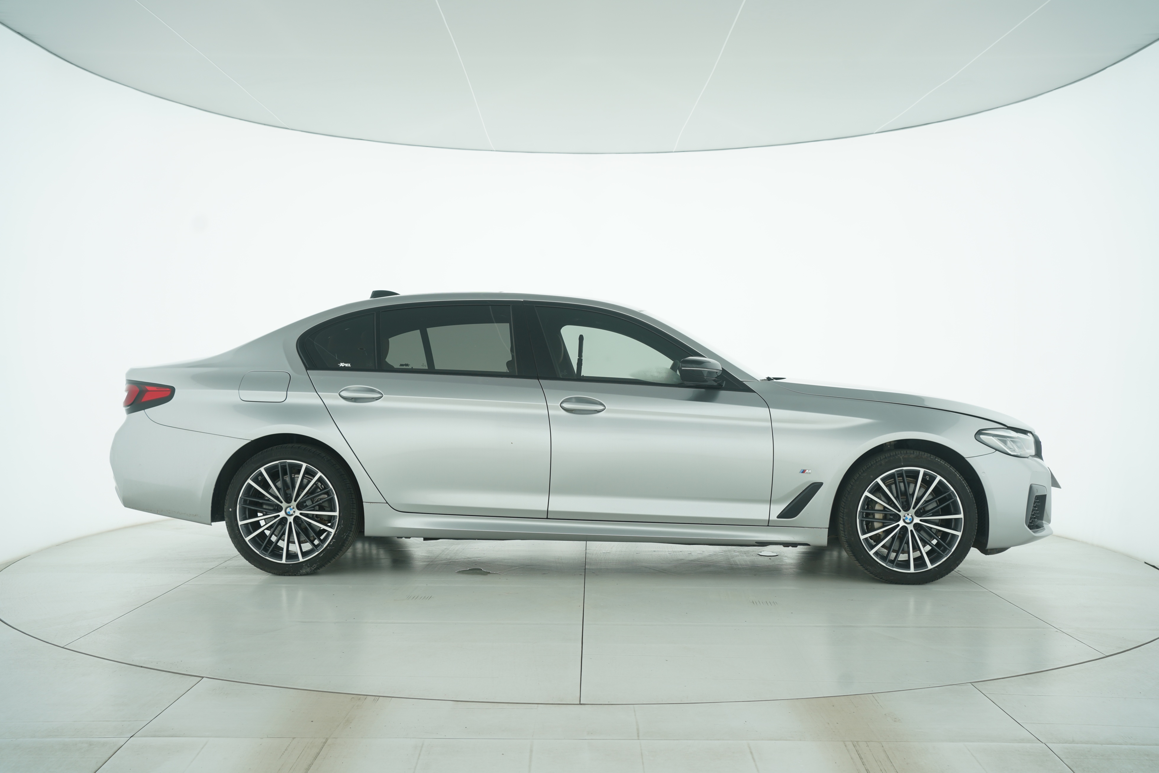 BMW 5 Series 2022 — фото 11