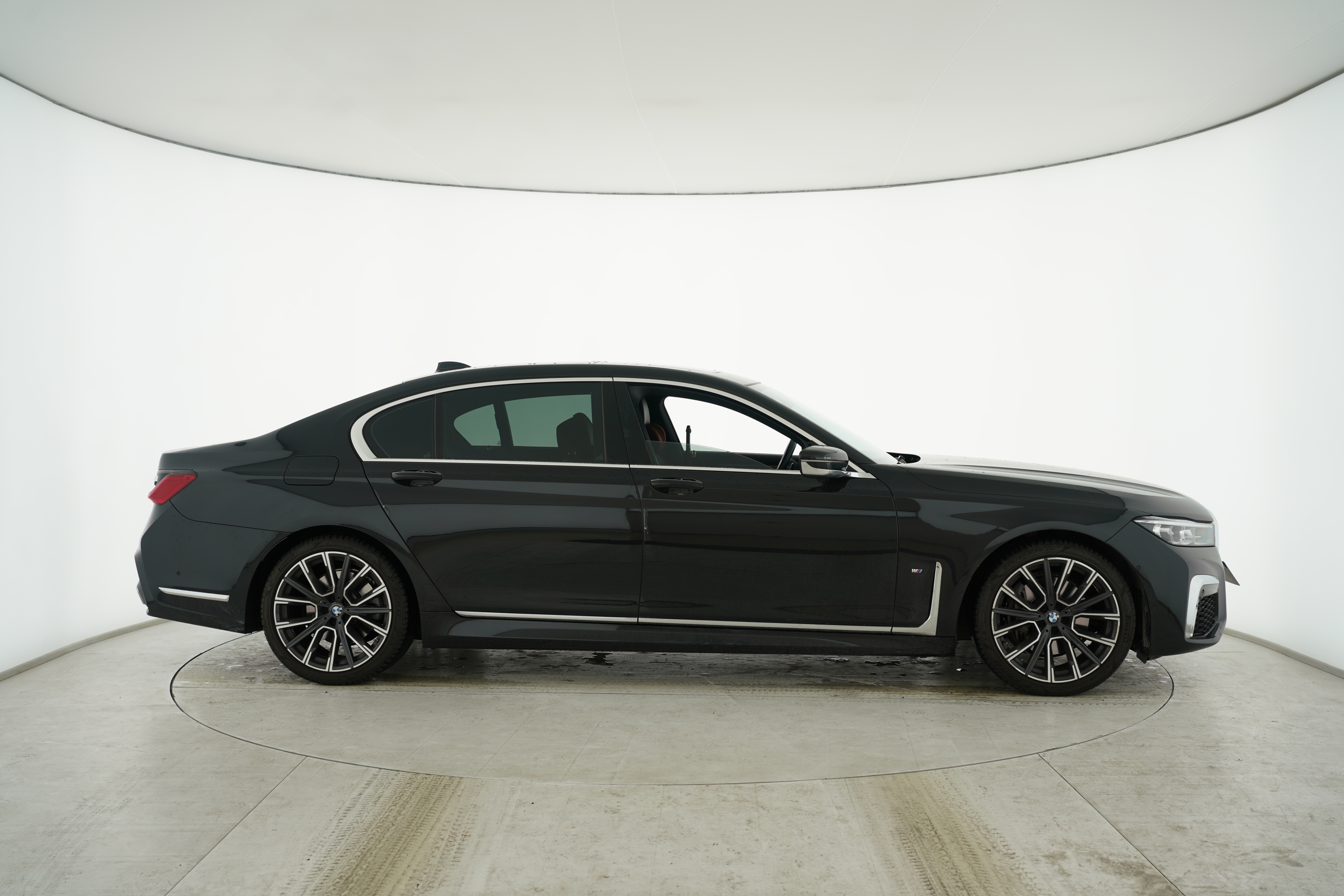 BMW 7 Series 2019 — фото 11