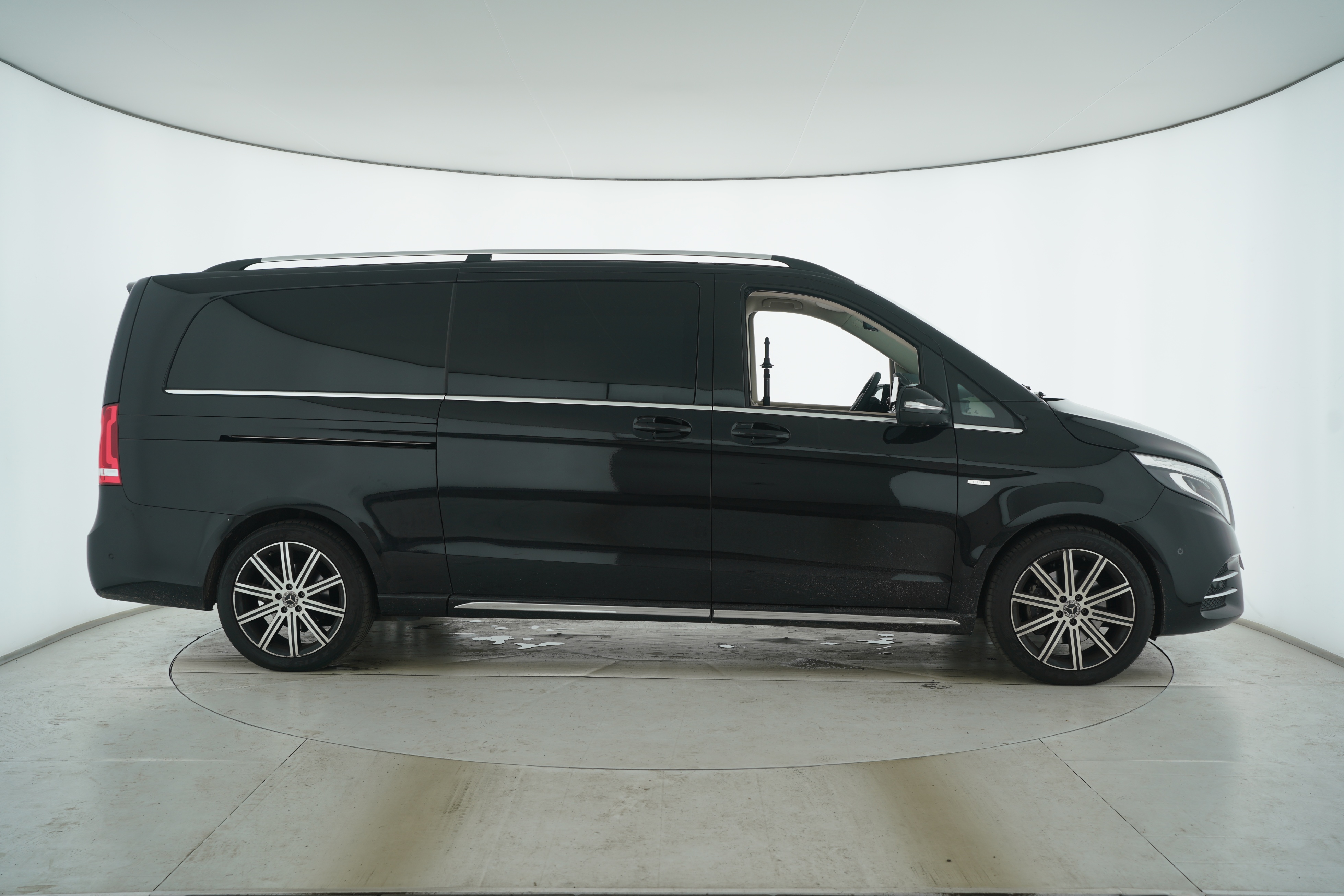 Mercedes Benz V-Class 2020 — фото 11