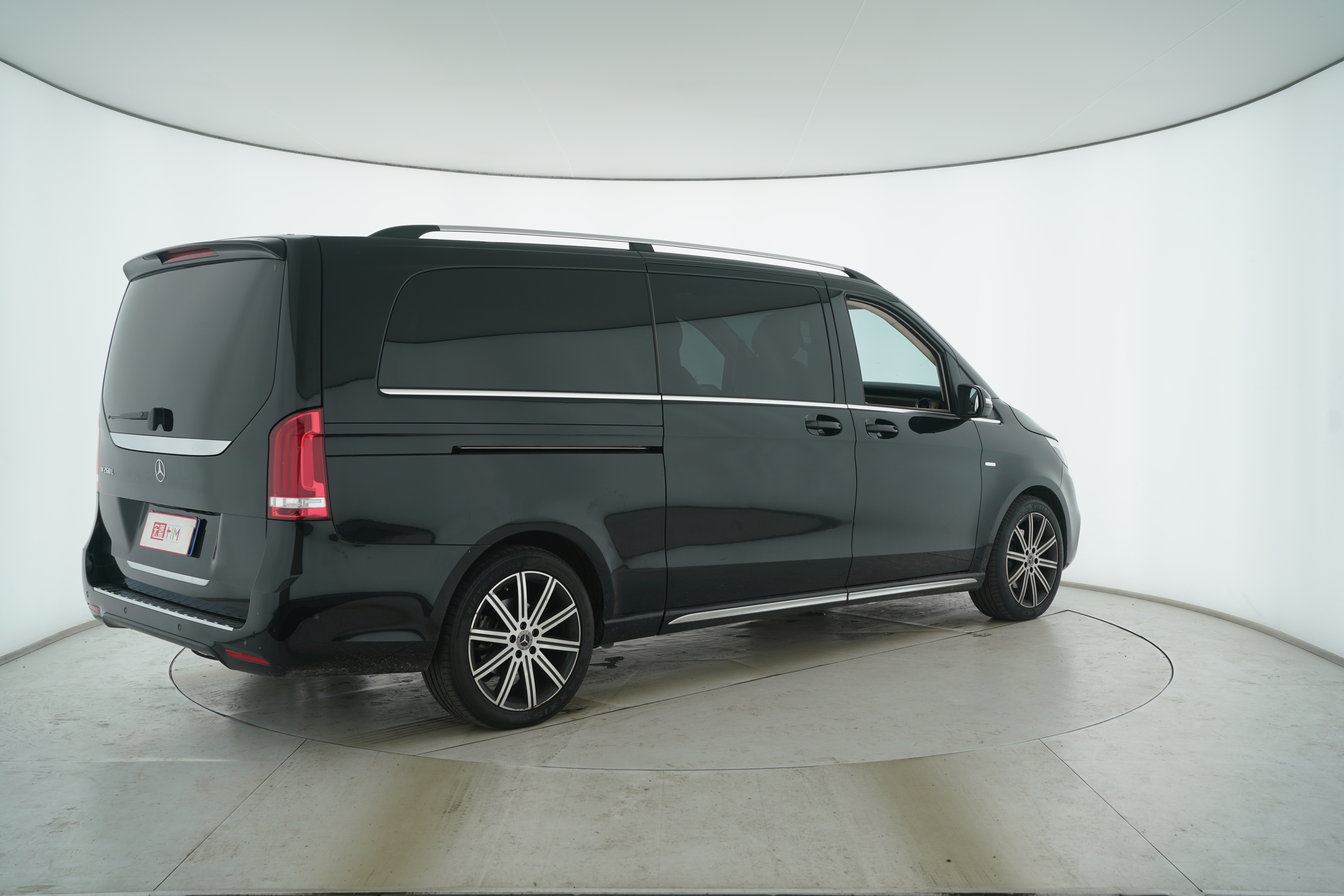 Mercedes Benz V-Class 2020 — фото 12