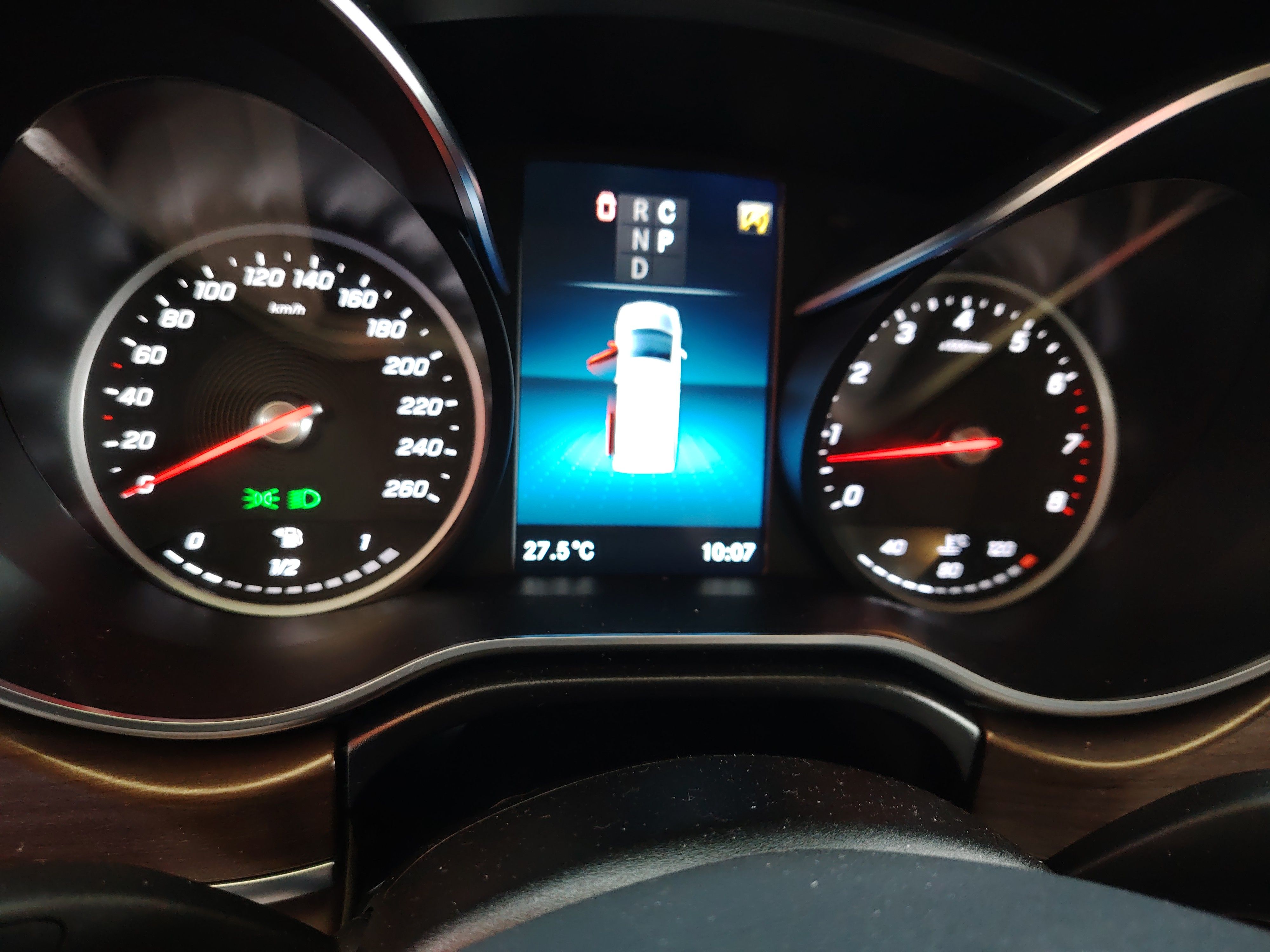 Mercedes Benz V-Class 2020 — фото 17