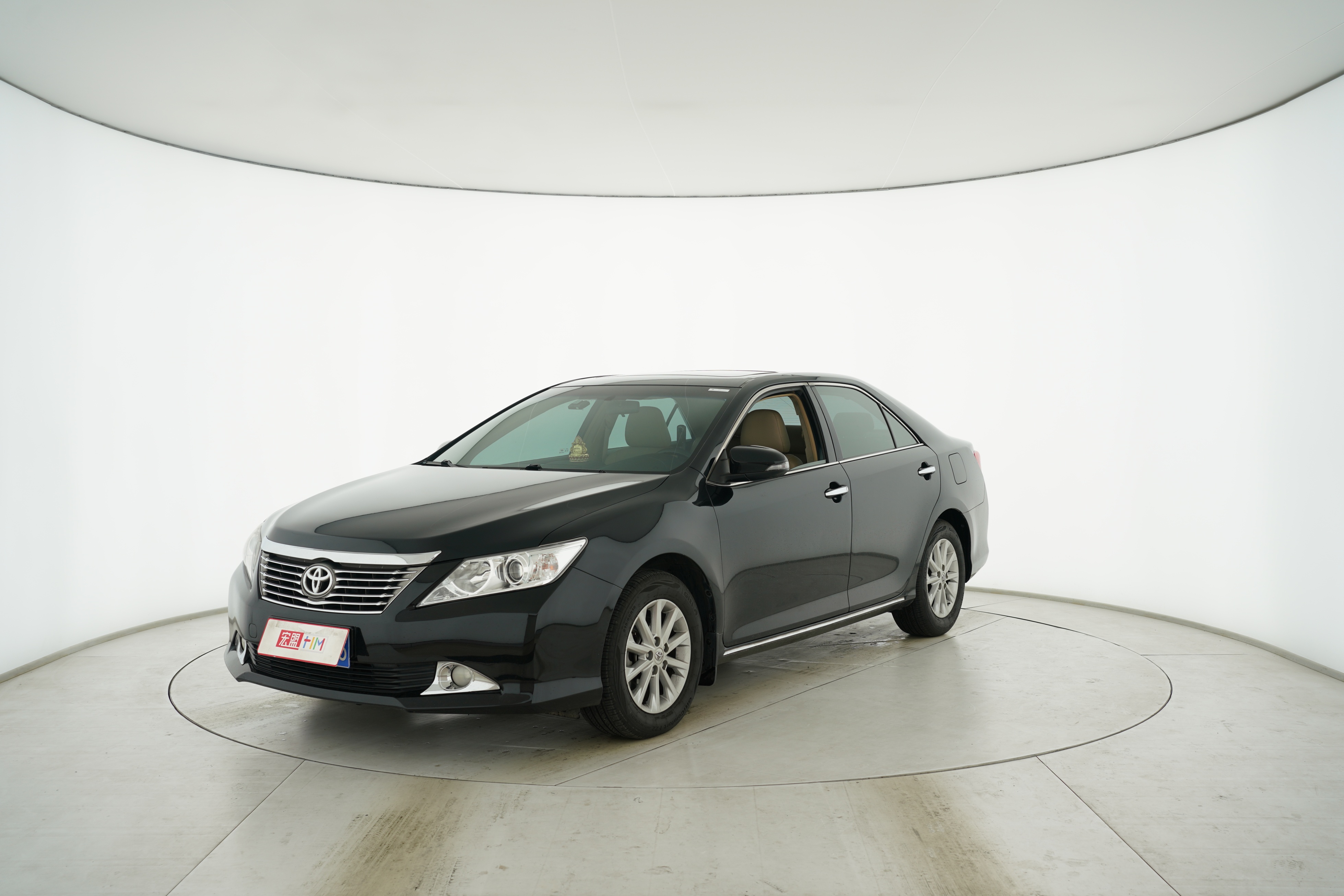 Toyota Camry 2014 — фото 1