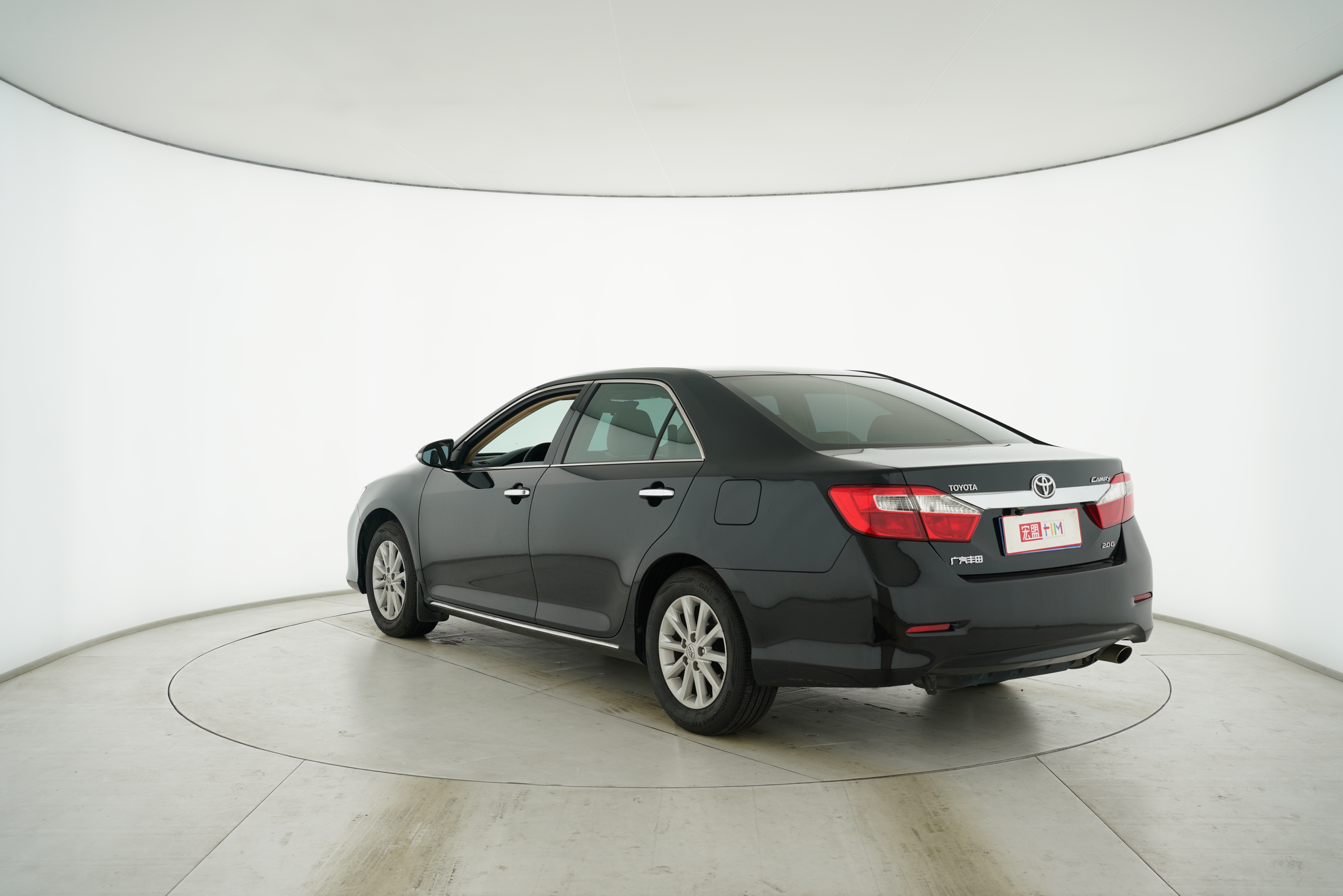 Toyota Camry 2014 — фото 4