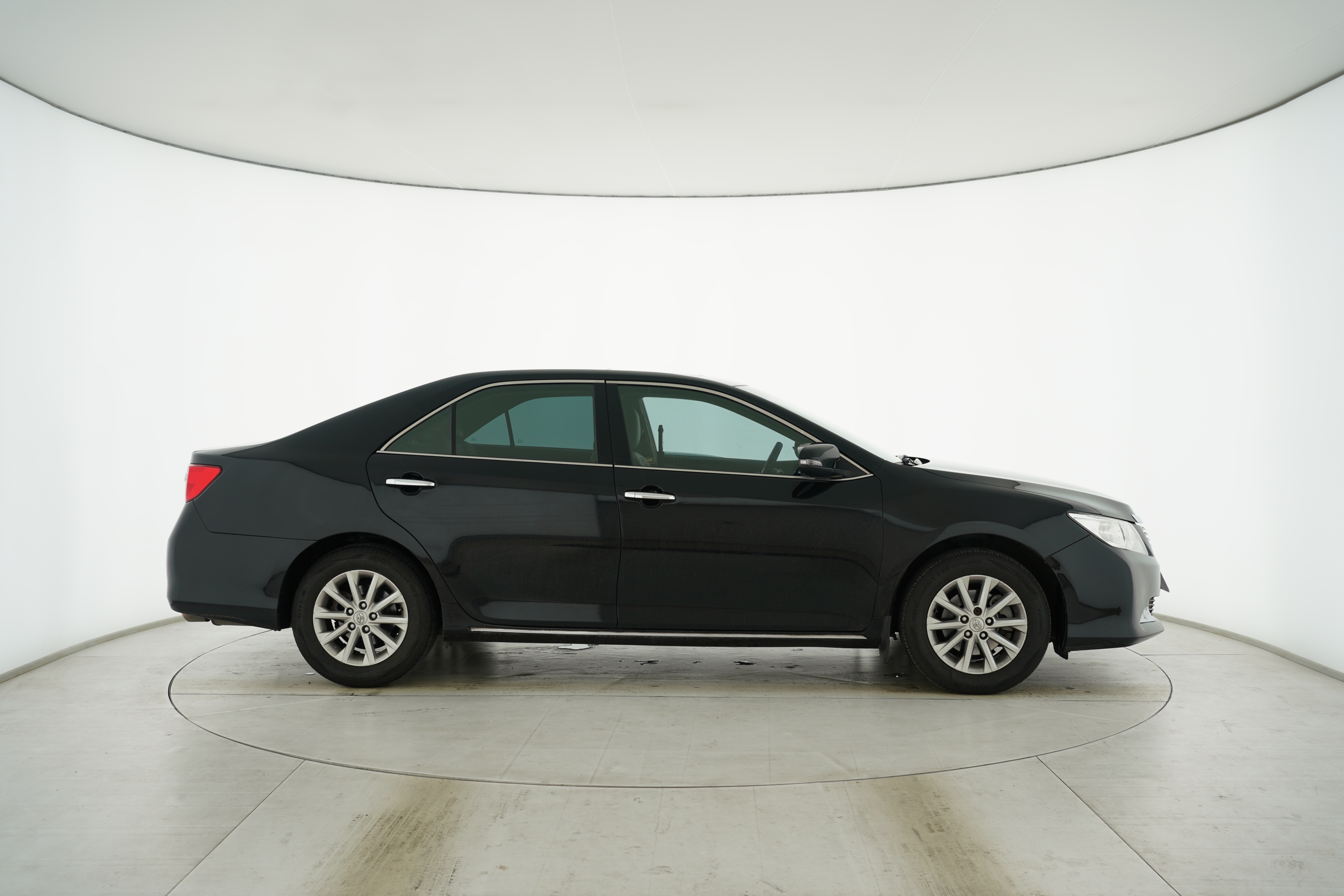 Toyota Camry 2014 — фото 11
