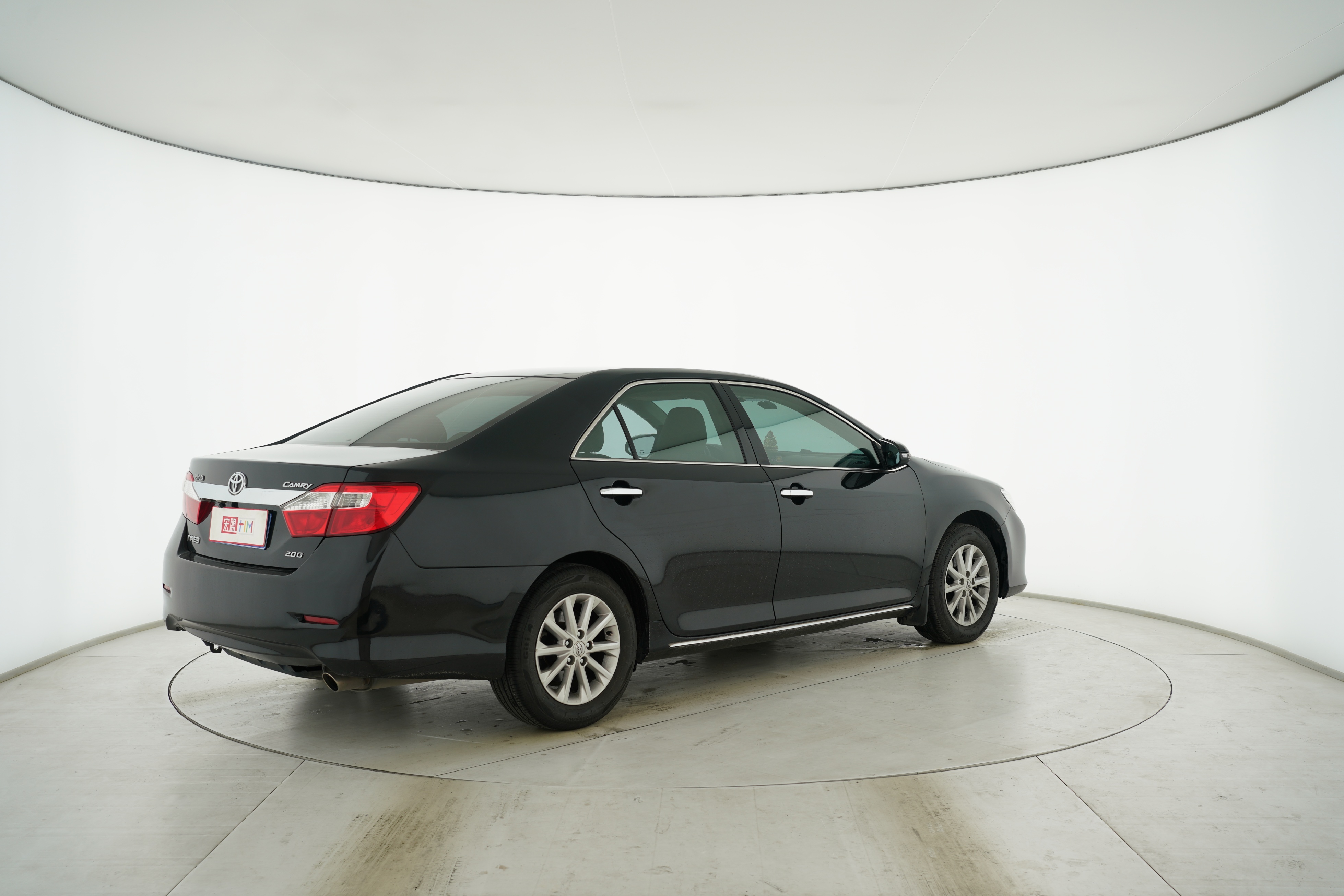 Toyota Camry 2014 — фото 12