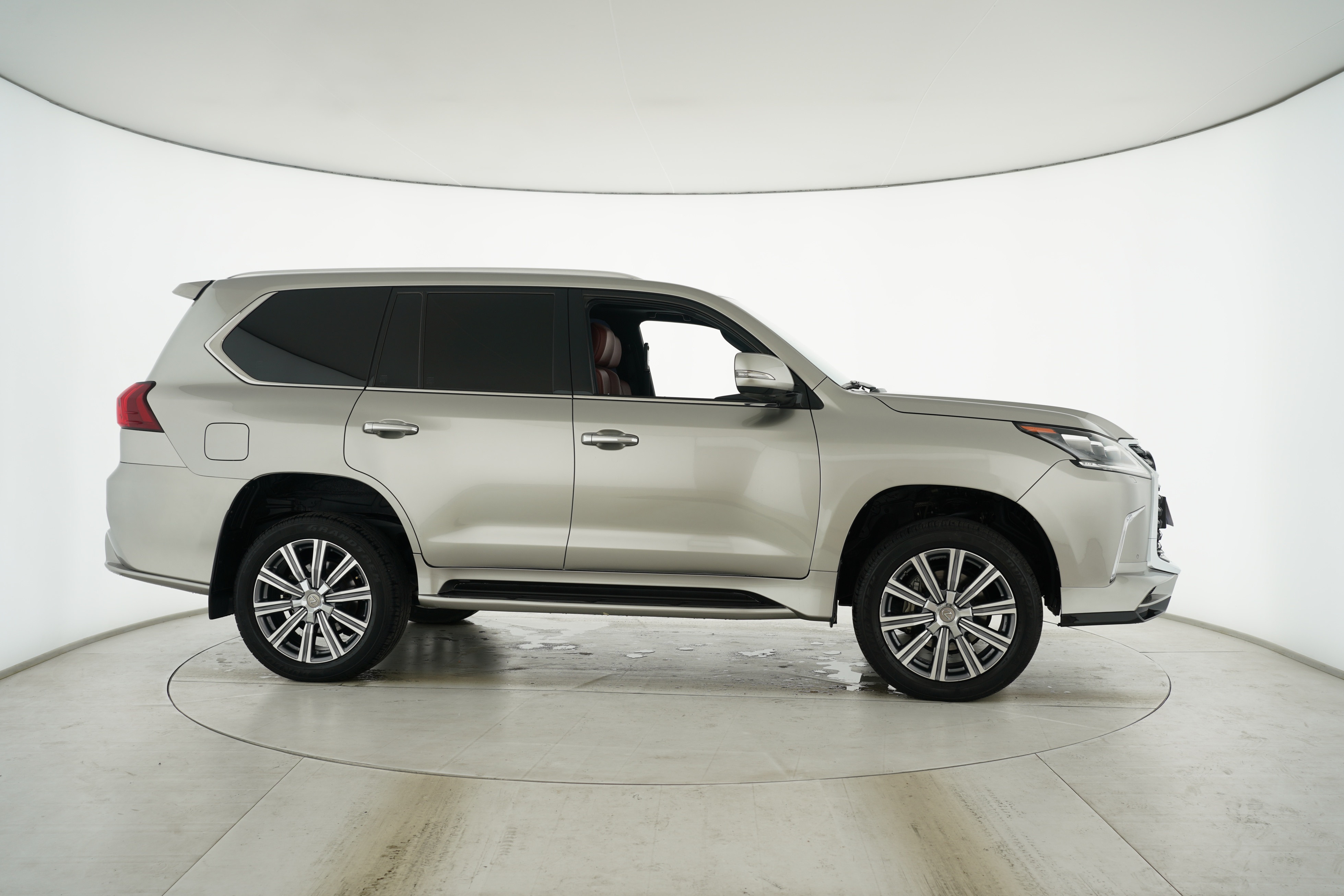 Lexus LX 2017 — фото 11